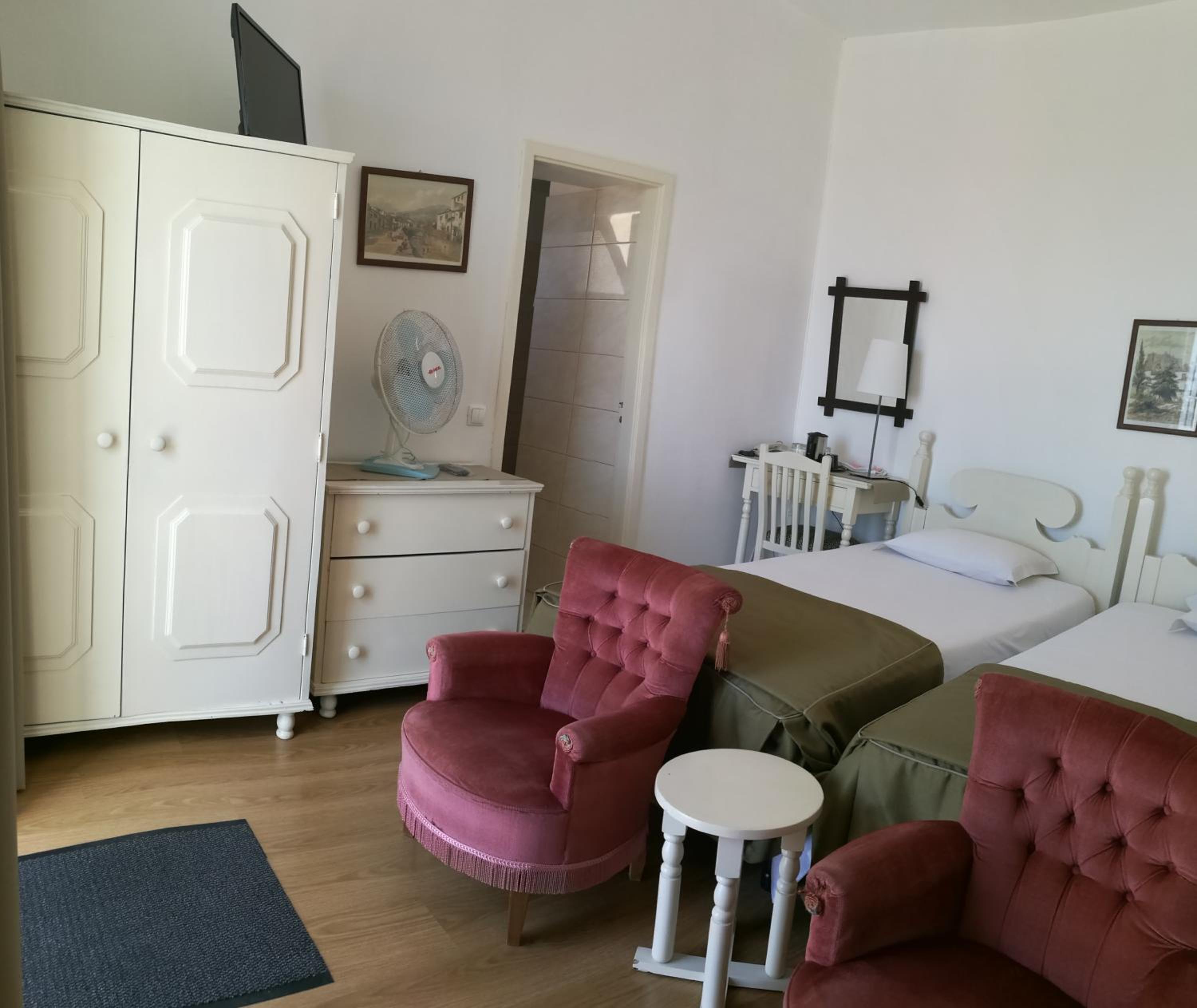 Double or Twin Room photo 3