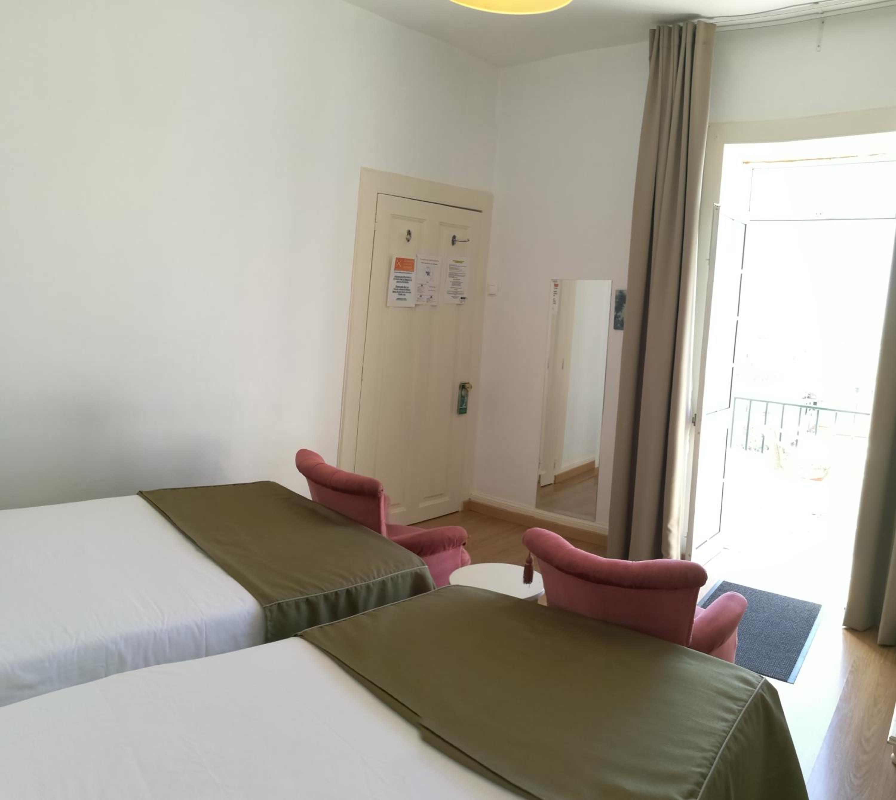 Twin Room with Balcony and Sea View photo 3