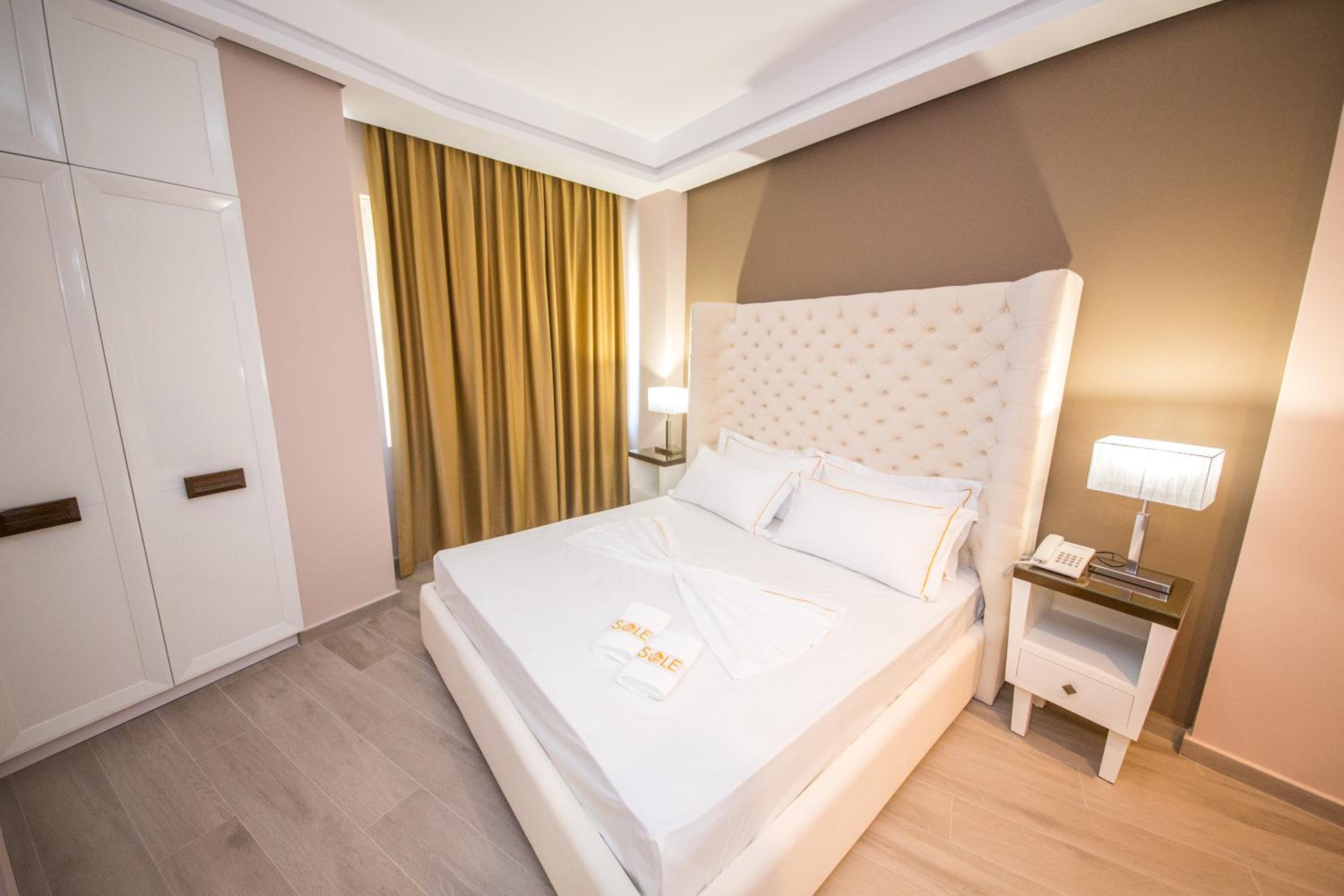 Deluxe Suite with Balcony and Side Sea View photo 1