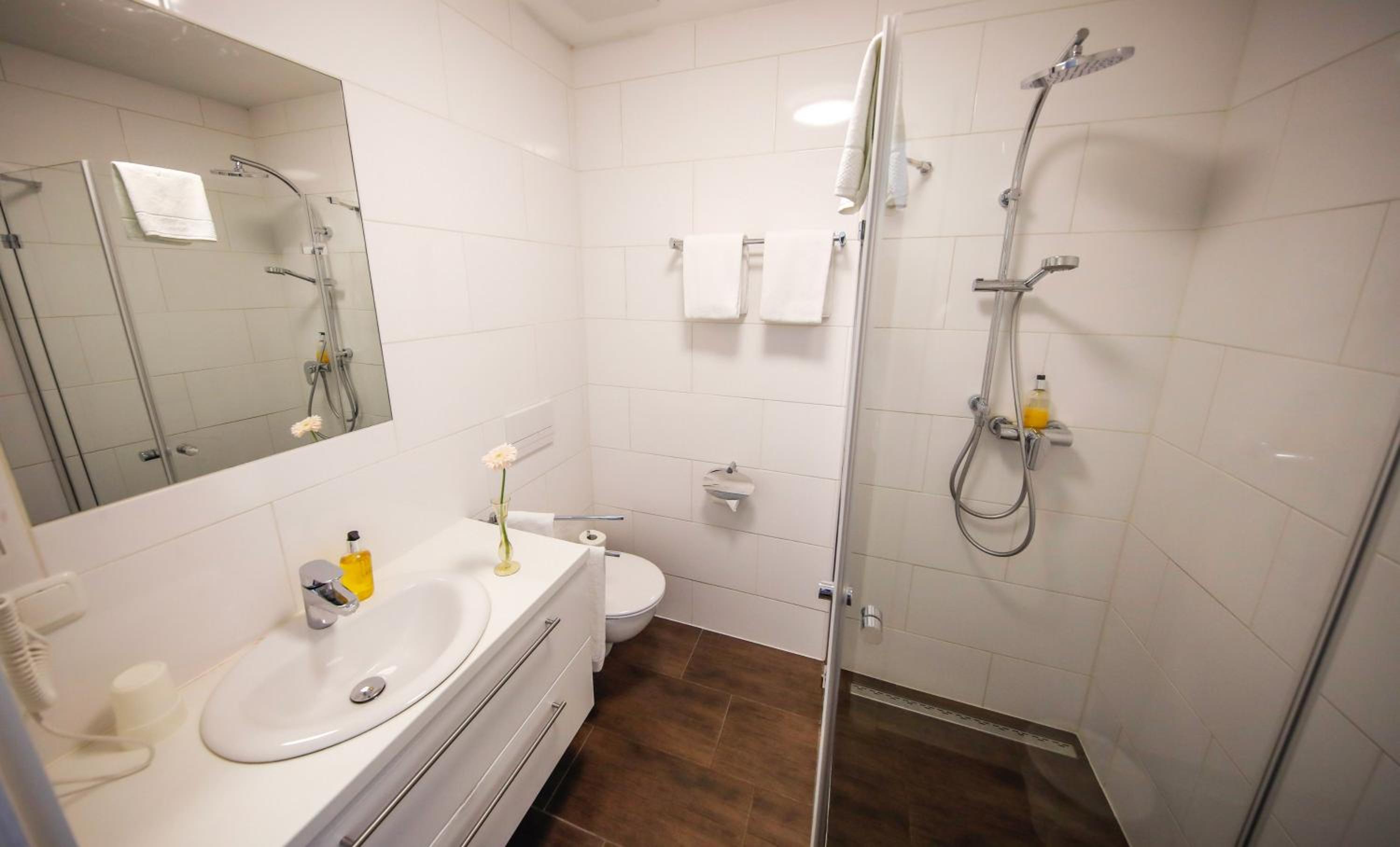 Budget Double Room with Street View photo 3