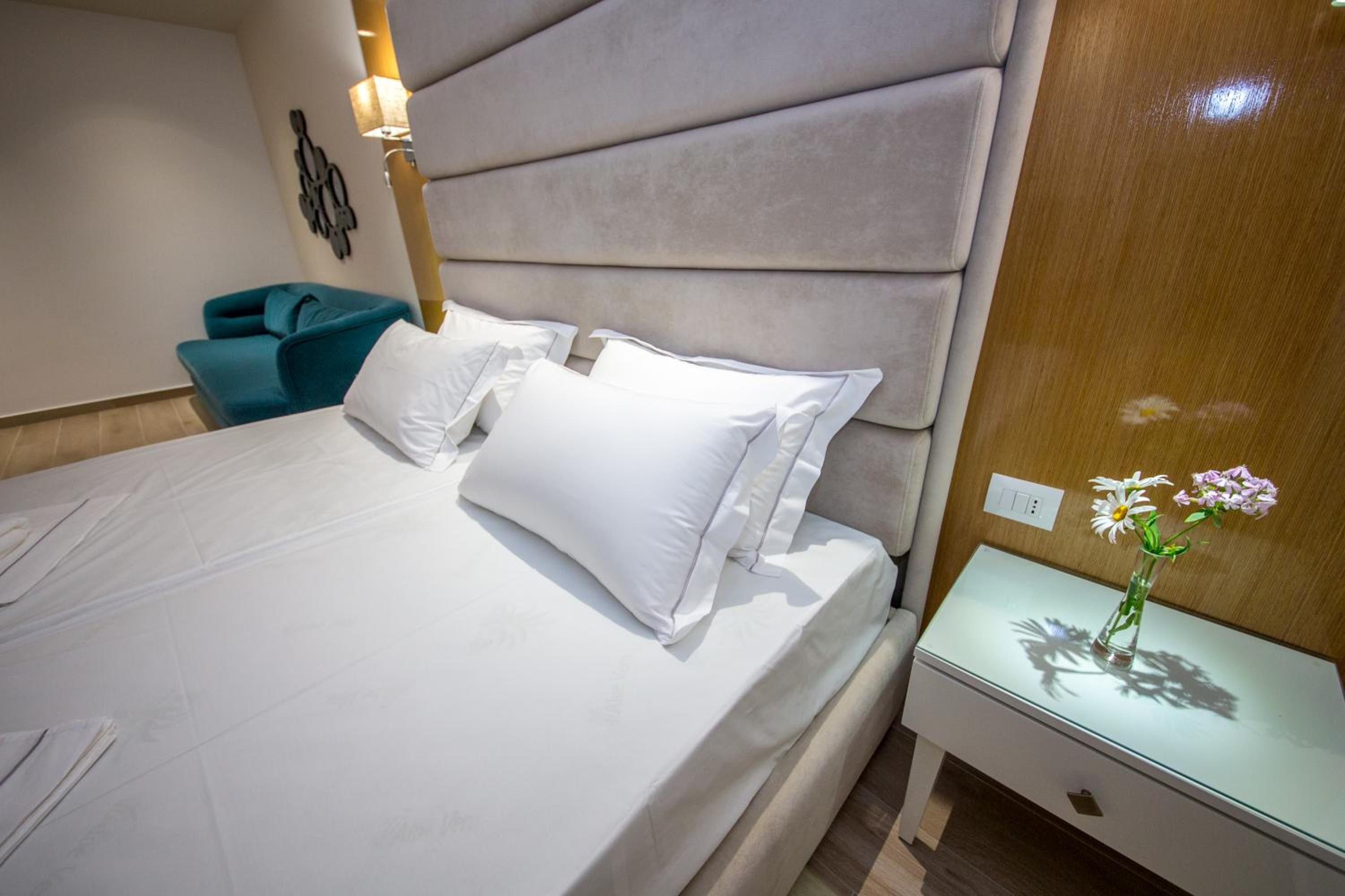 Deluxe Triple Room with Balcony - Ground Floor photo 2