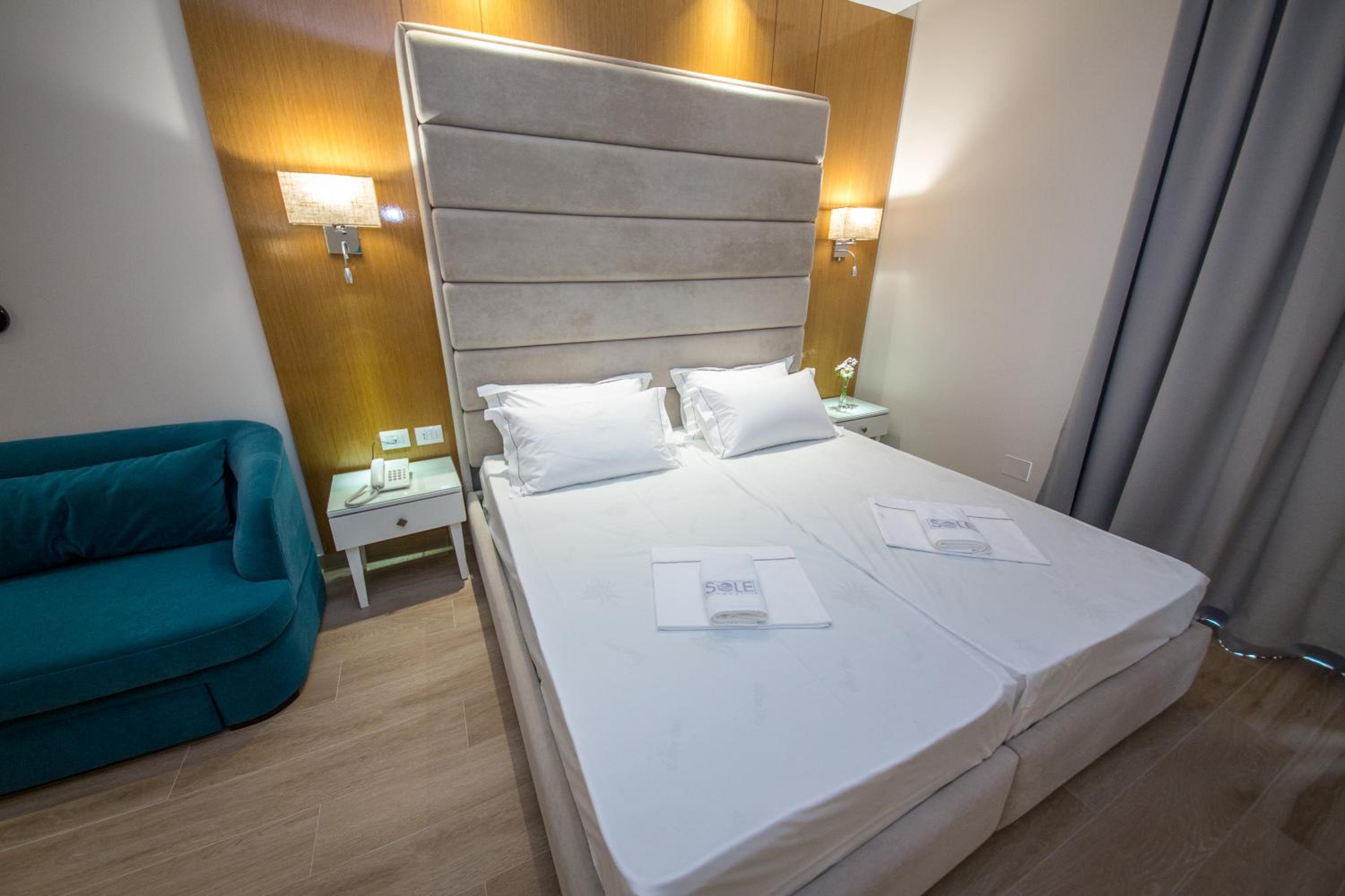 Deluxe Triple Room with Balcony and Side Sea View photo 1