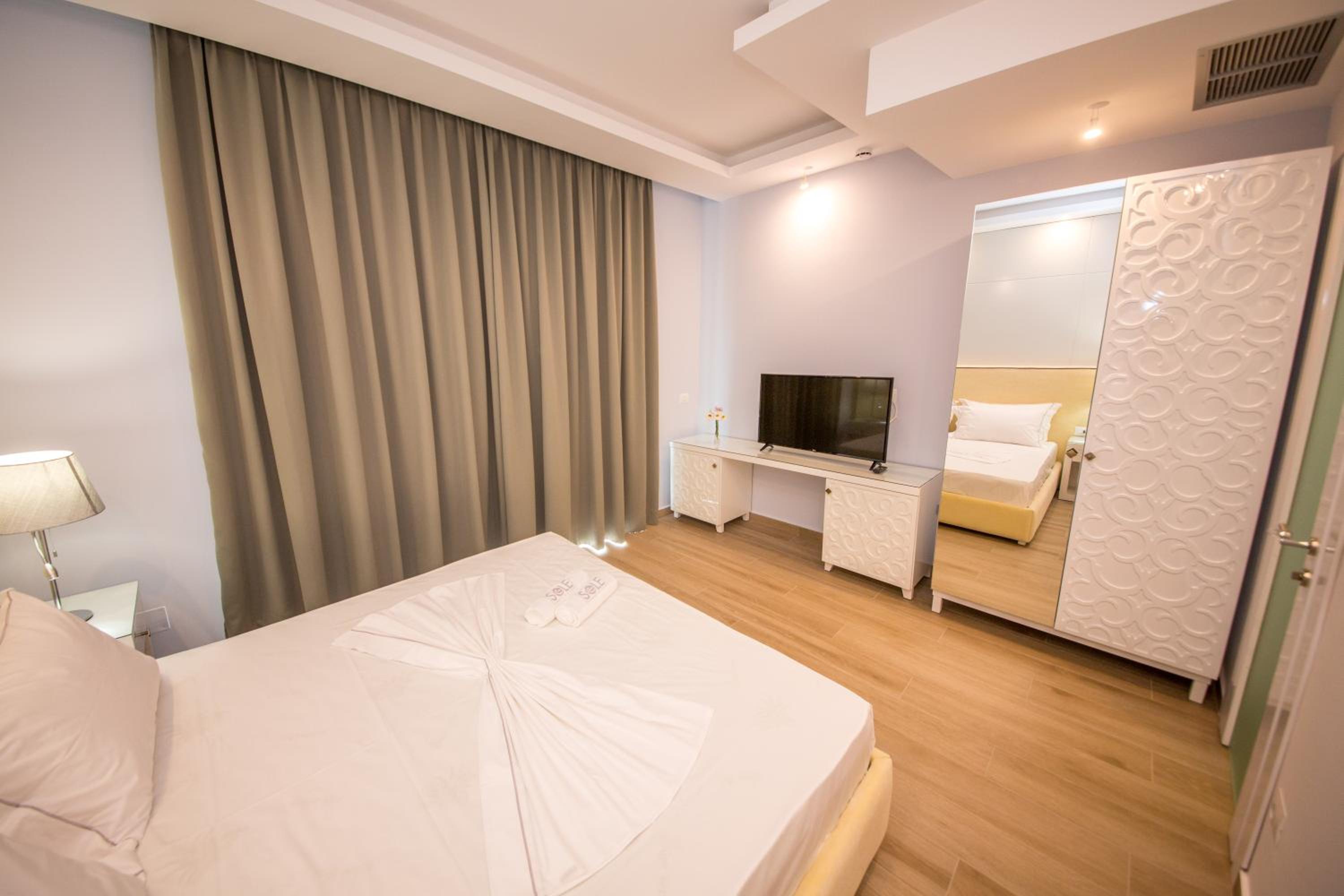 Deluxe Family Suite with Balcony - Ground Floor photo 2