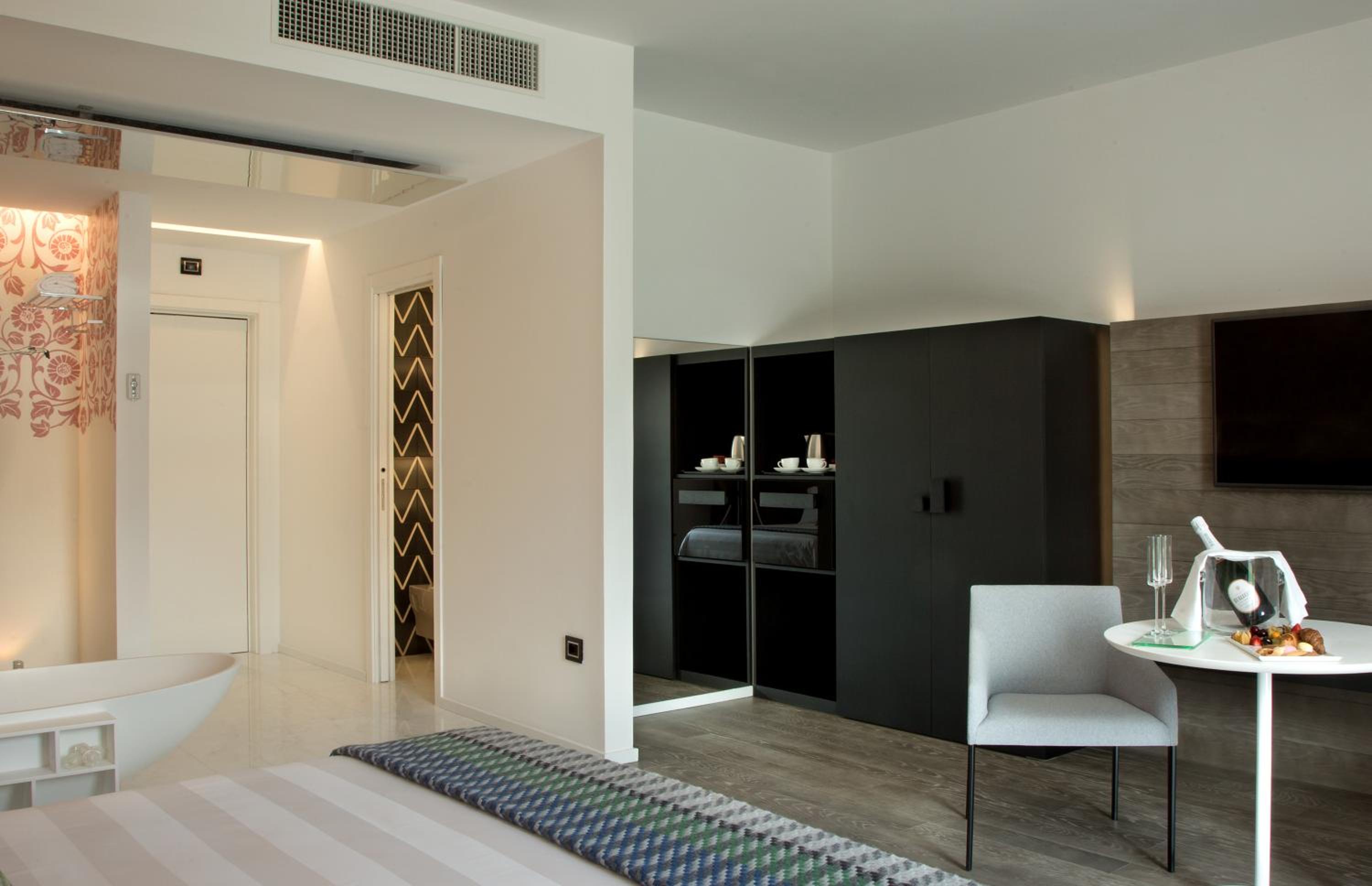 Deluxe Suite photo 2