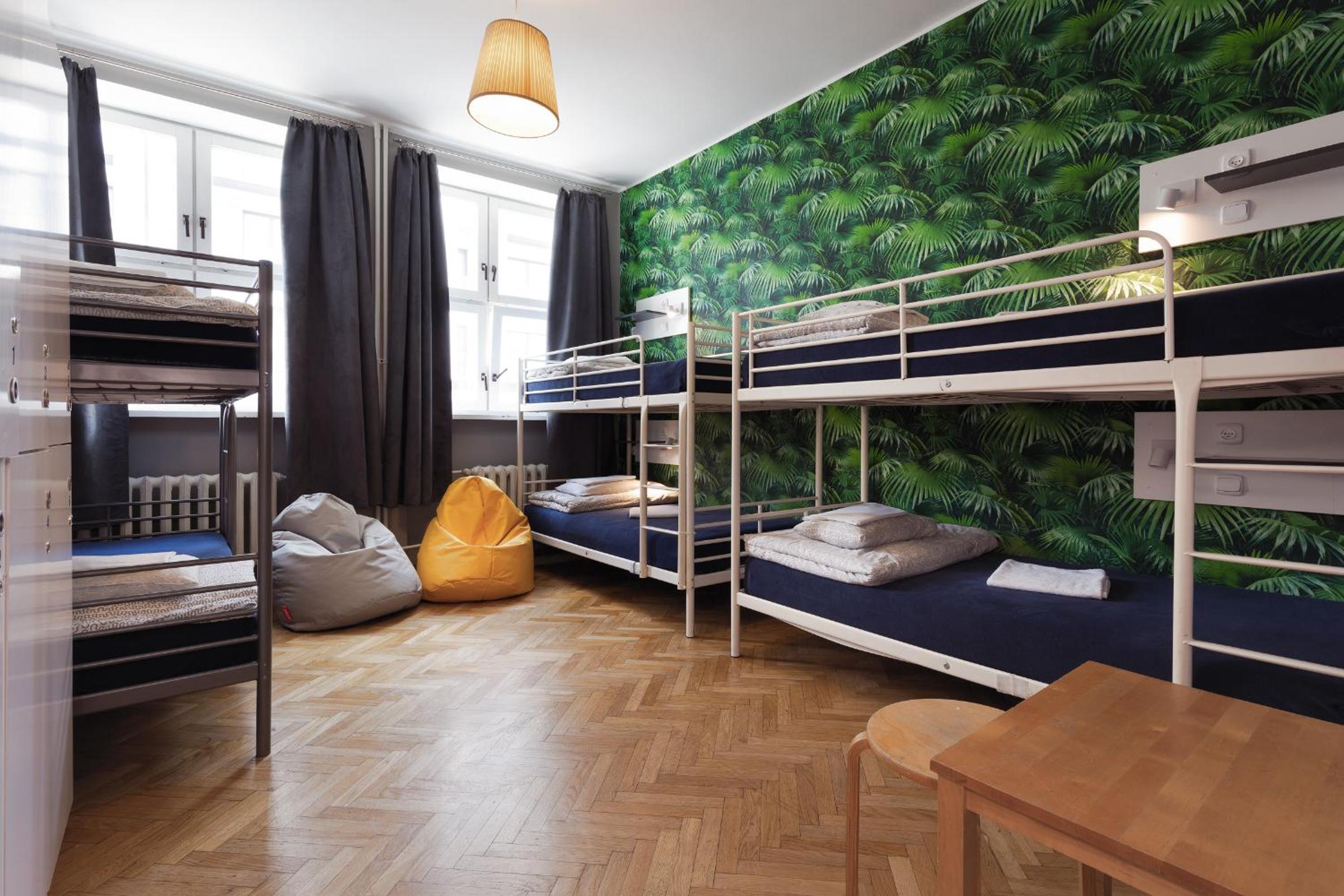 6-Bed Room with Shared Bathroom thumbnail 5