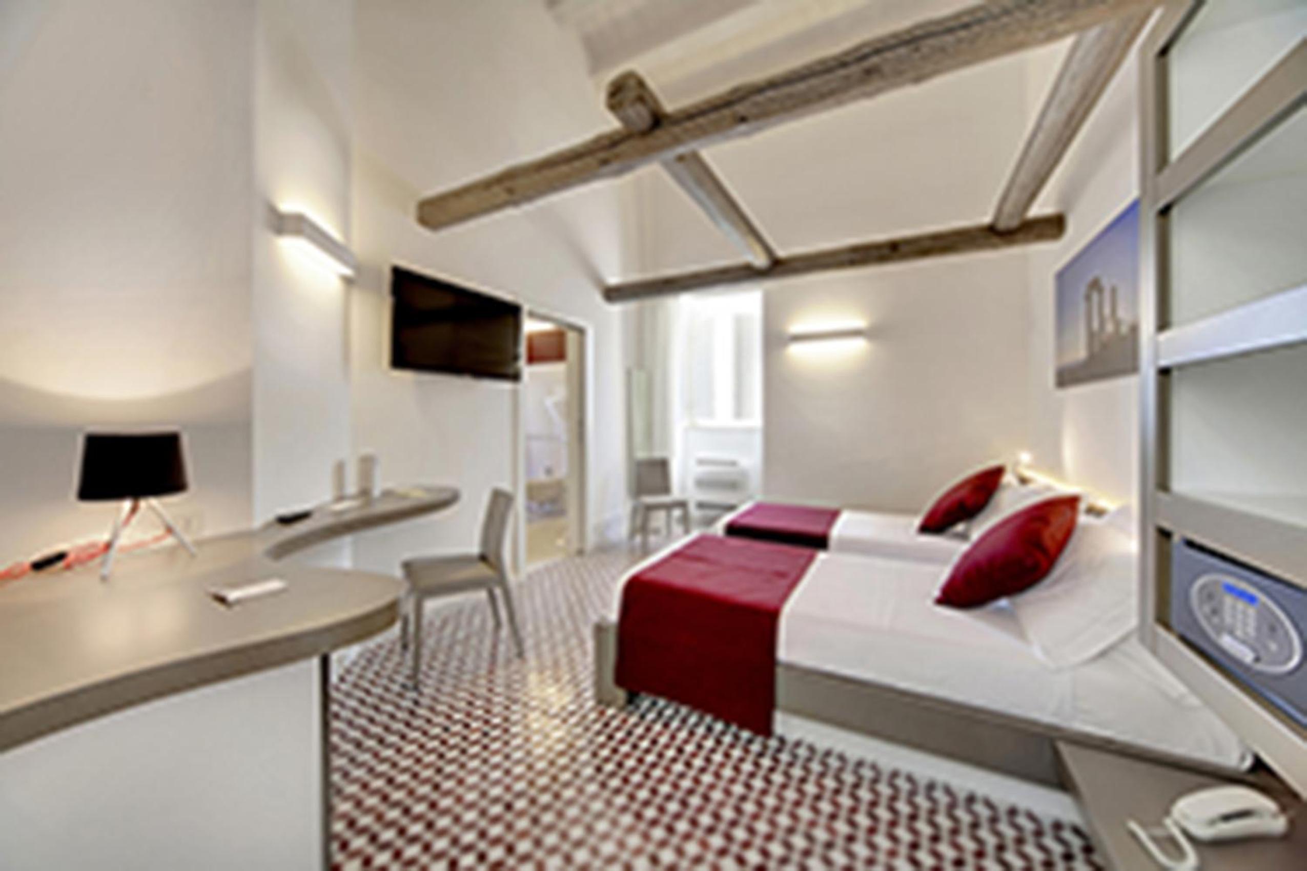 Standard Double Room photo 2