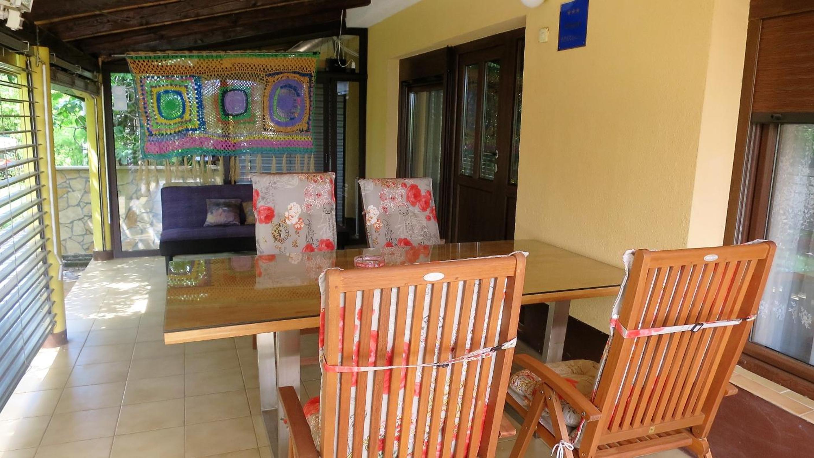 One-Bedroom Apartment (4 Adults) photo 2