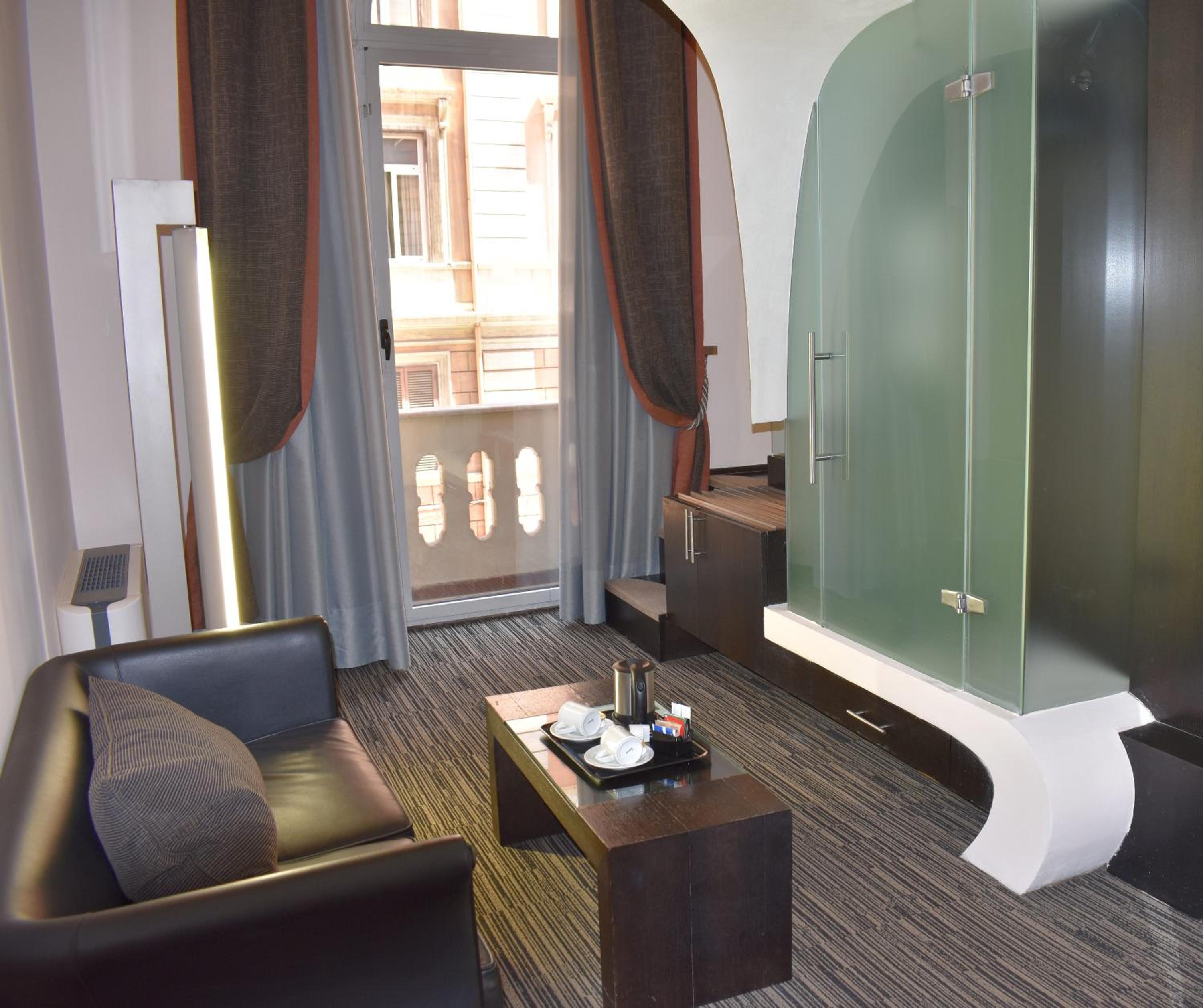 Deluxe King Room - Photo 4