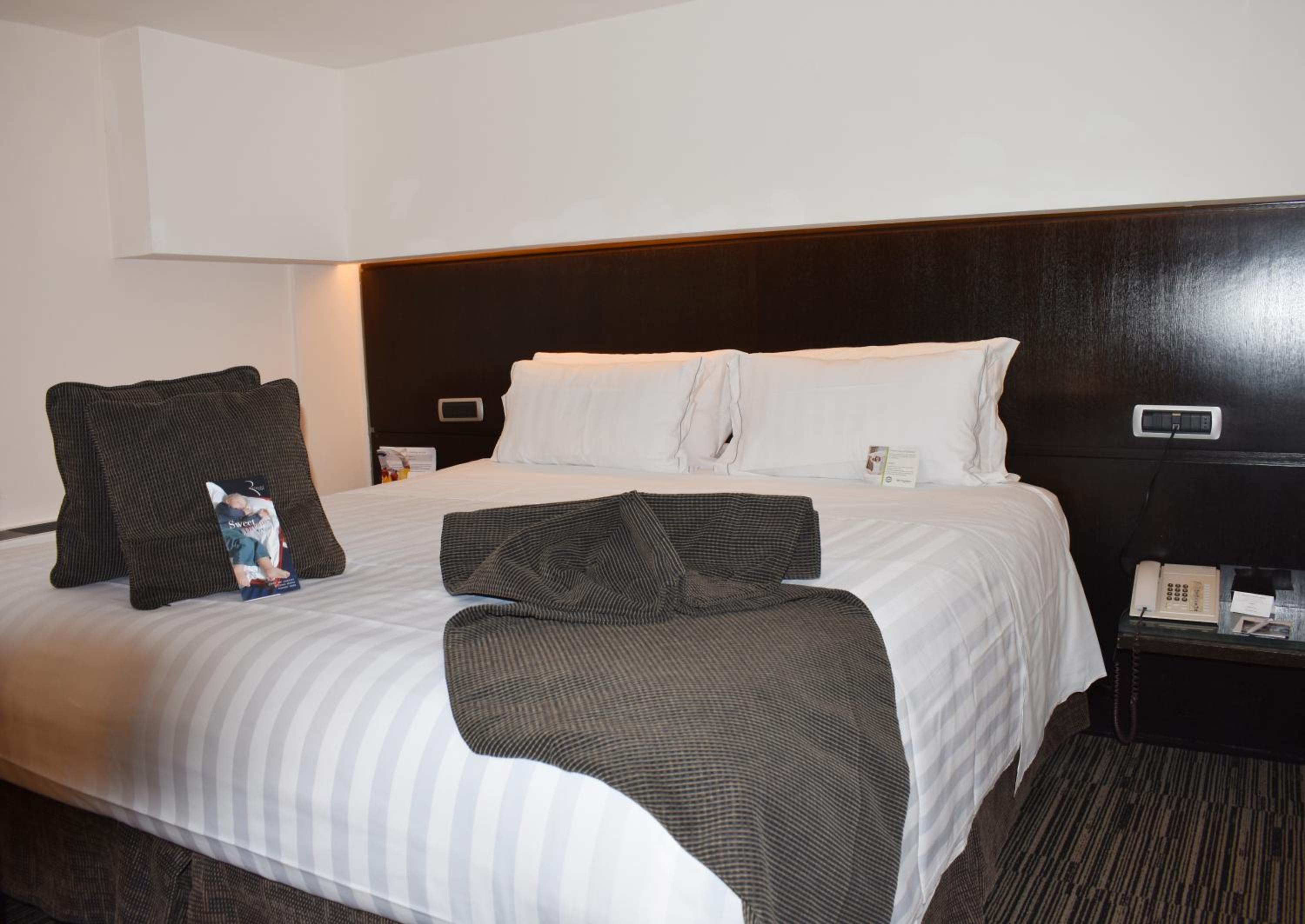 Deluxe King Room - Photo 1