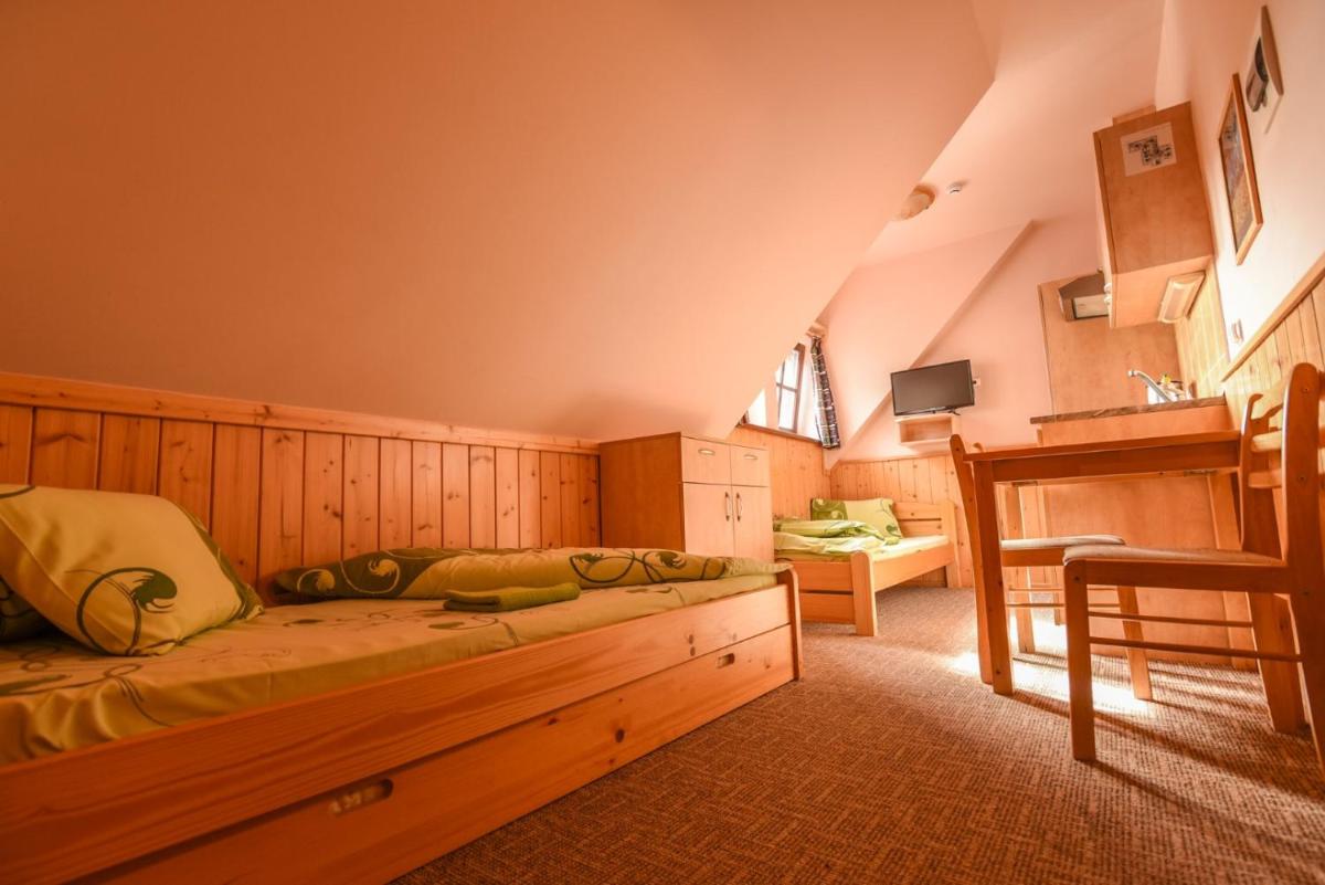 Double or Twin Room with Bathroom photo 2