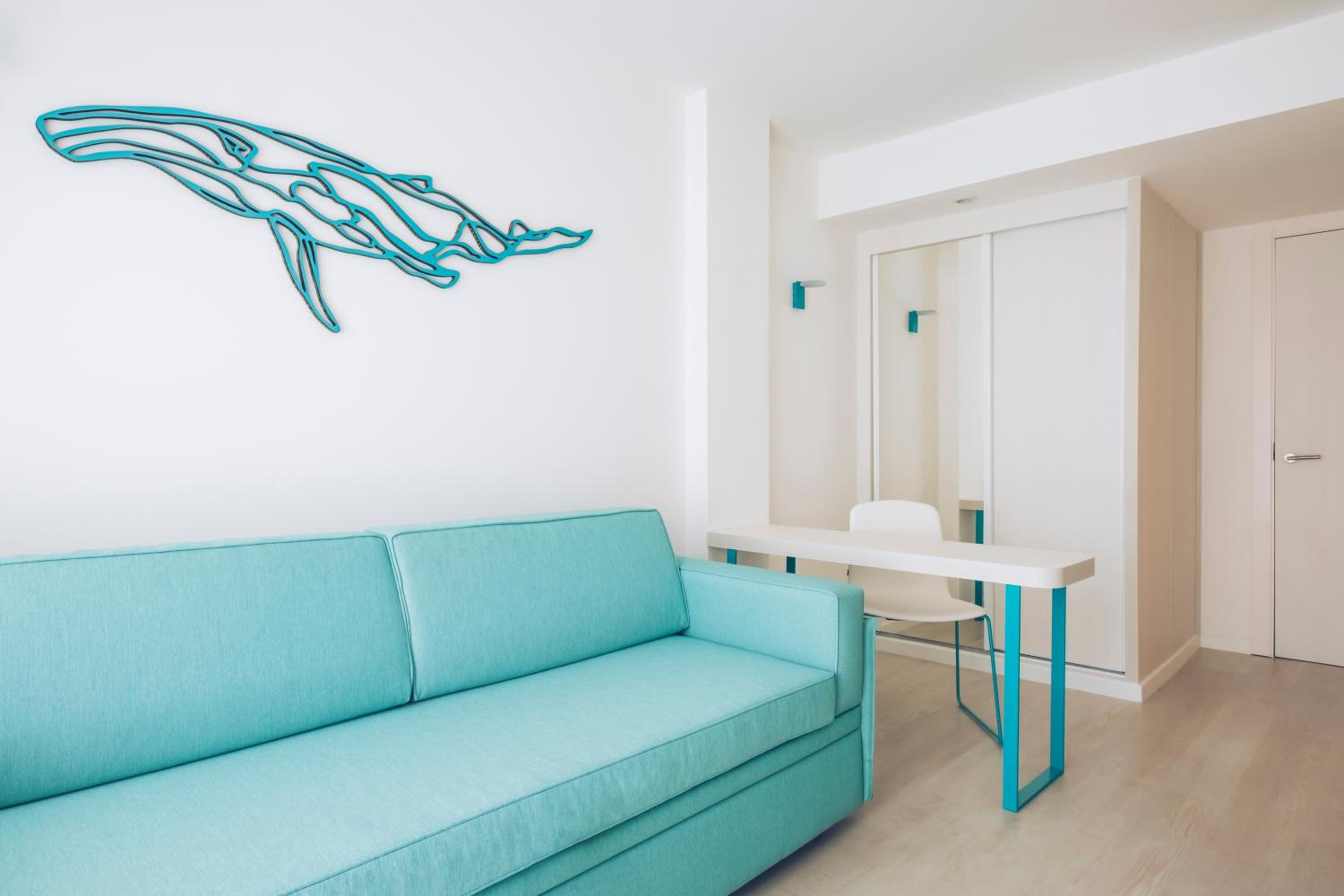 Family Room with Pool View - Photo 6