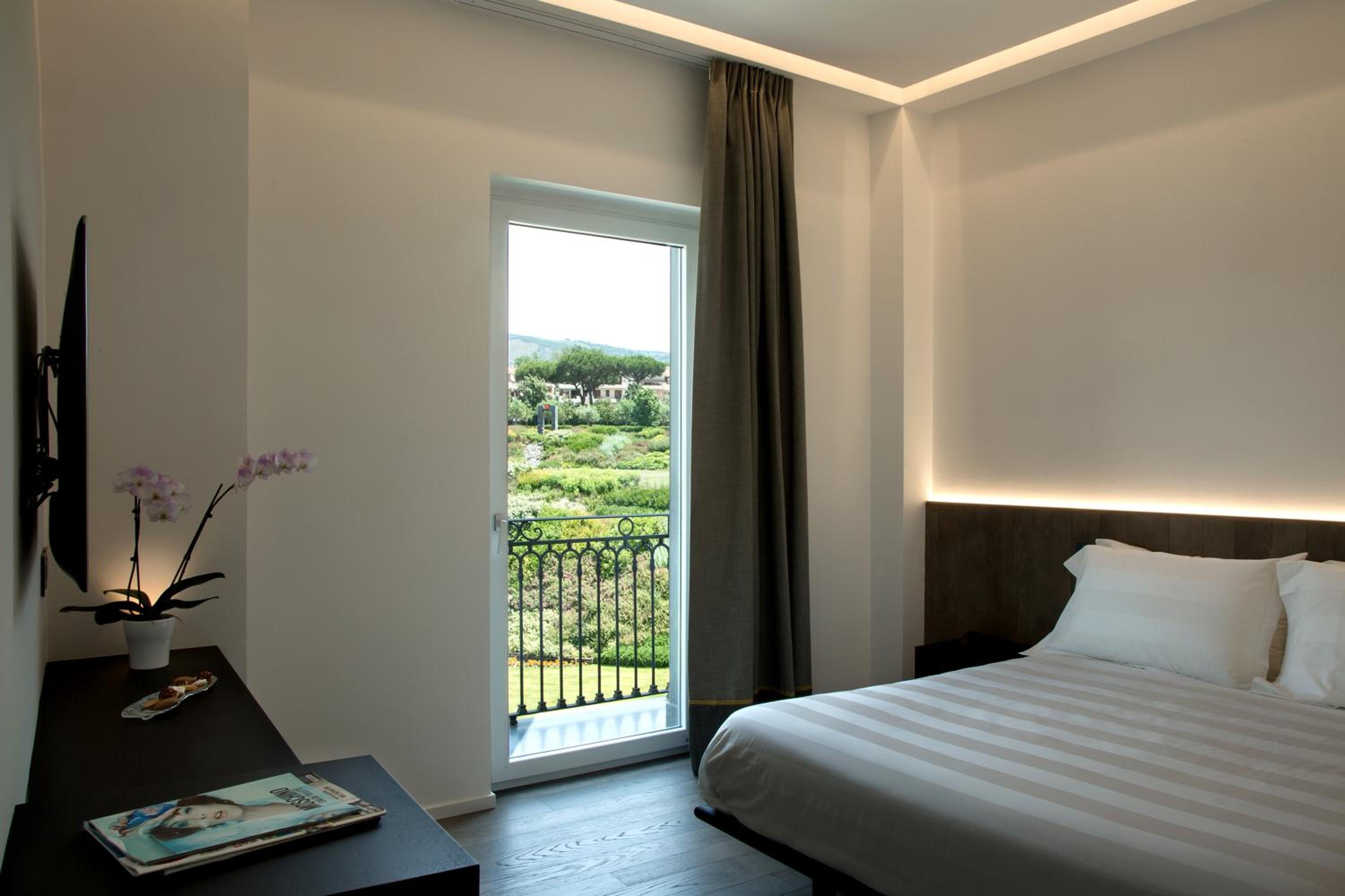 Suite with Mountain View photo 3