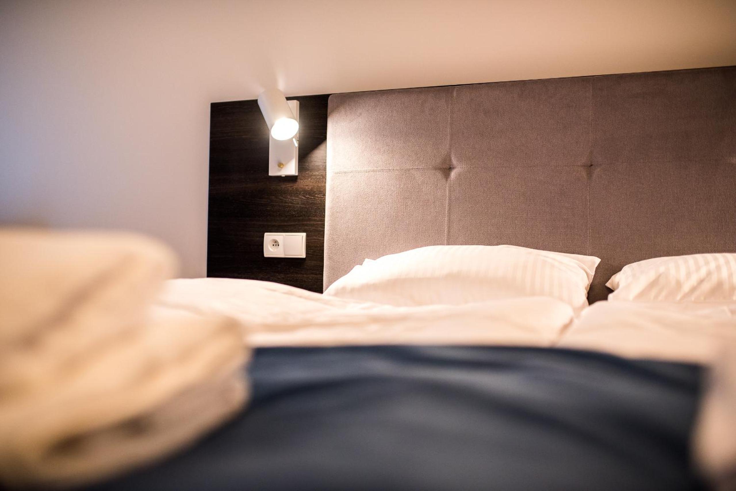 Large Double Room - Photo 5