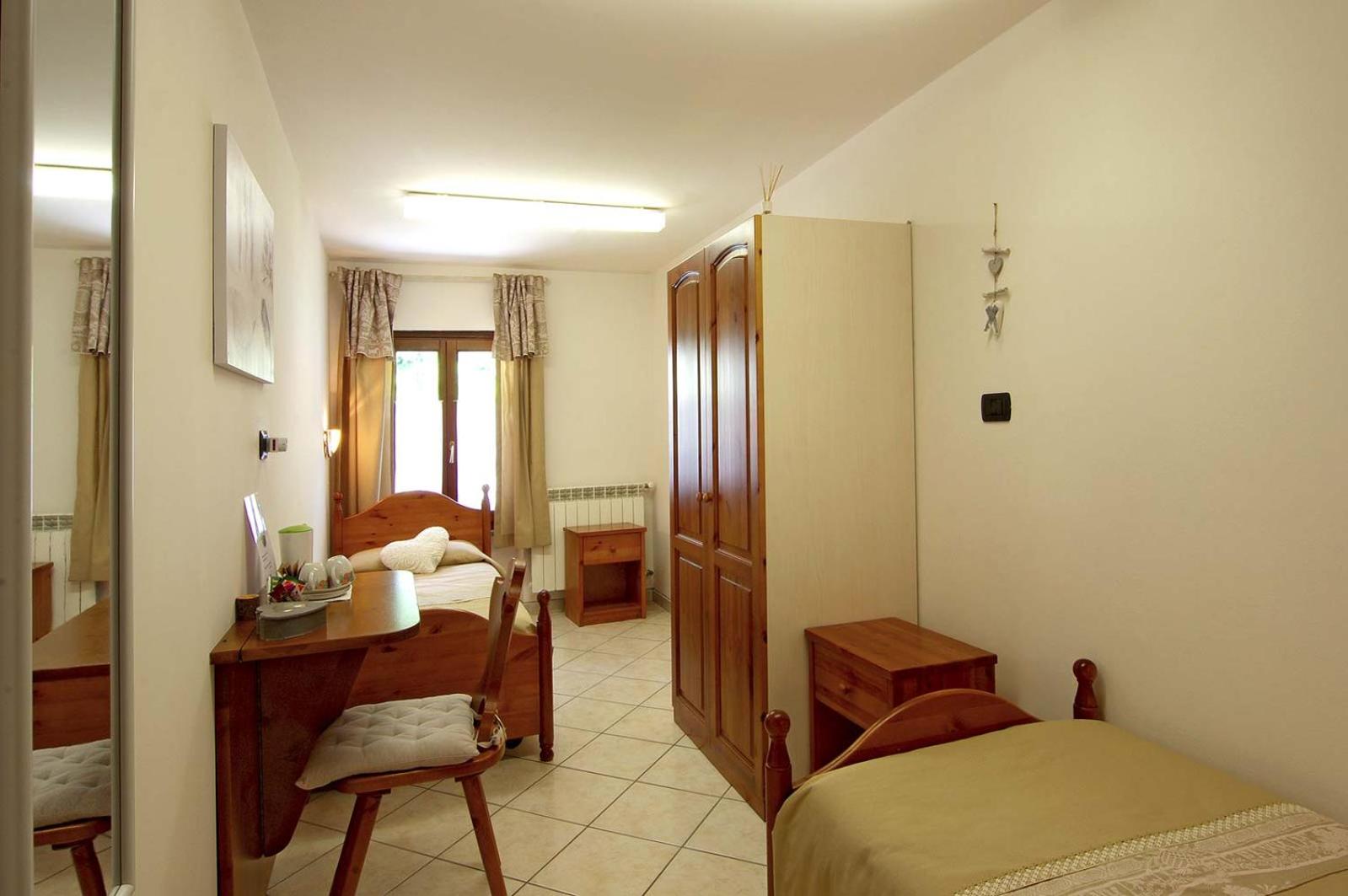 Twin Room with Shared Bathroom photo 1