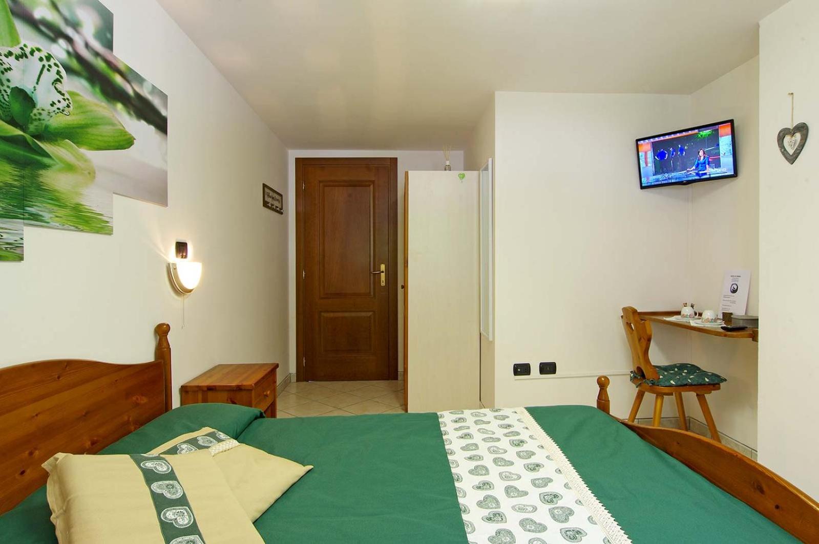 Double Room with Shared Bathroom photo 3