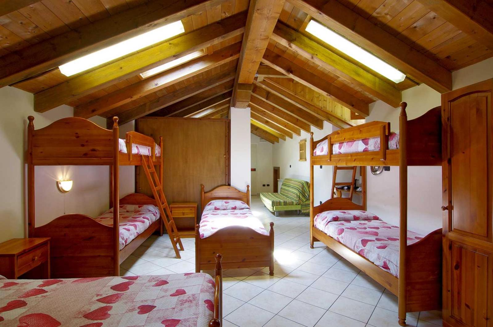 Bed in 6-Bed Mixed Dormitory Room photo 1