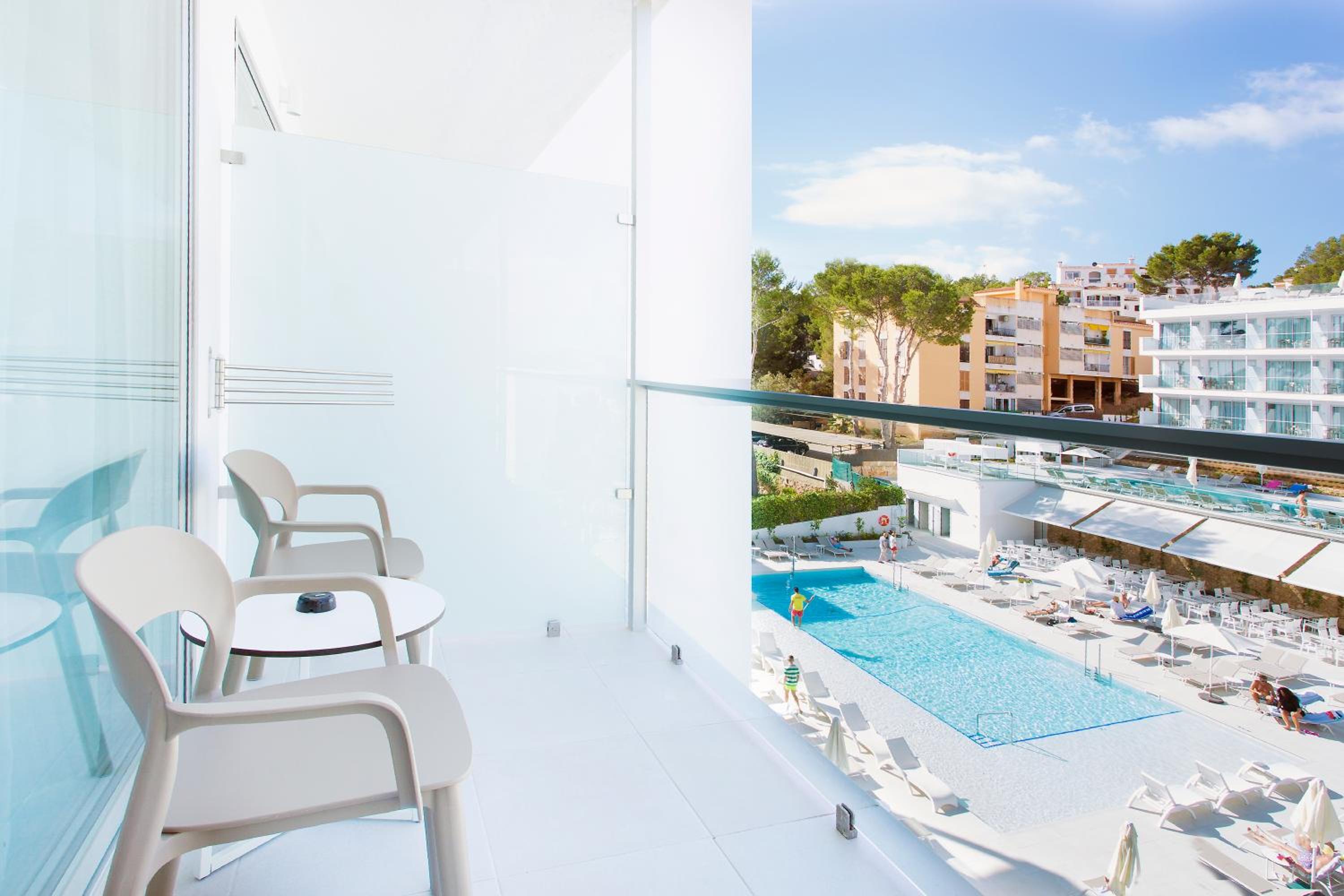 Comfort Room with Pool View - Photo 4