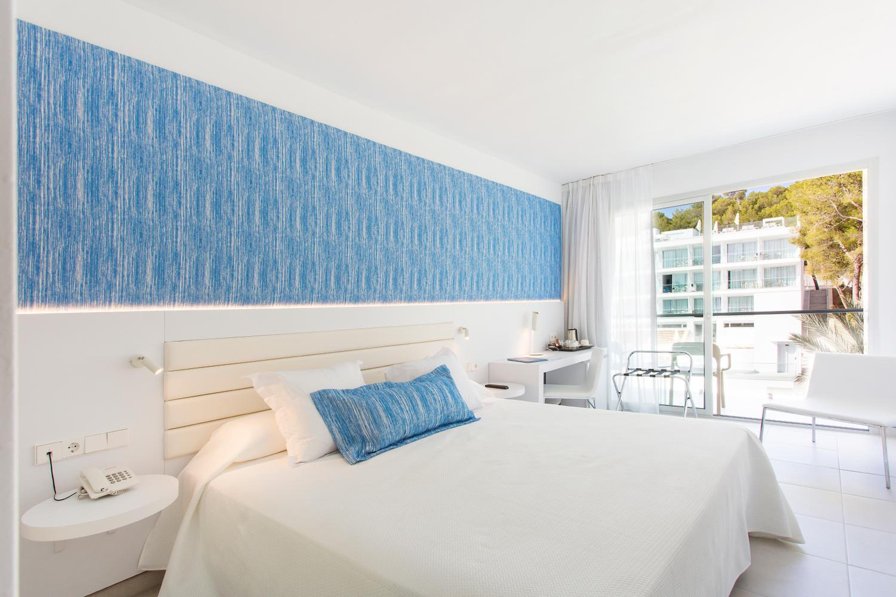 Comfort Room with Pool View - Photo 2