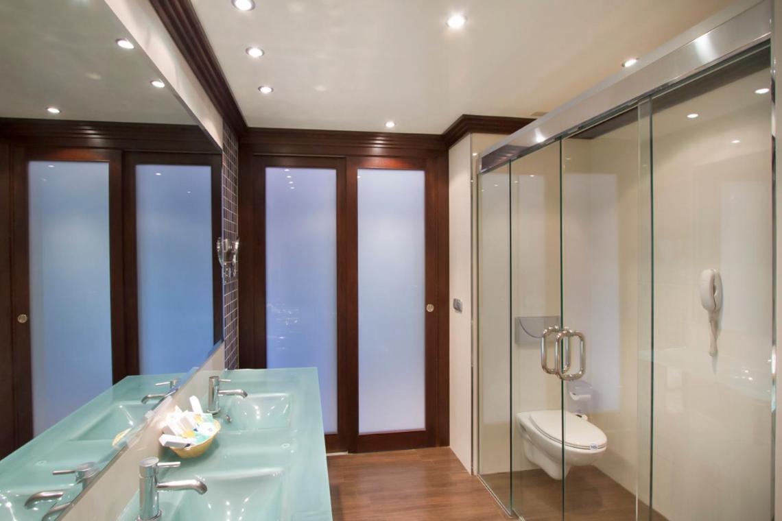 Elite Double Room with Lateral Sea View - Photo 3