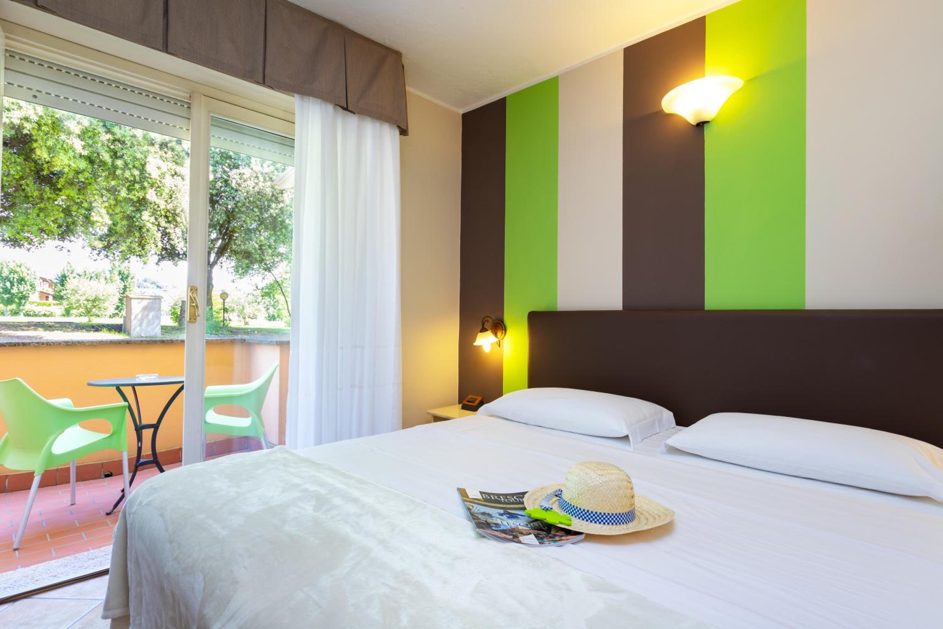 Double or Twin Room with Balcony - Photo 1