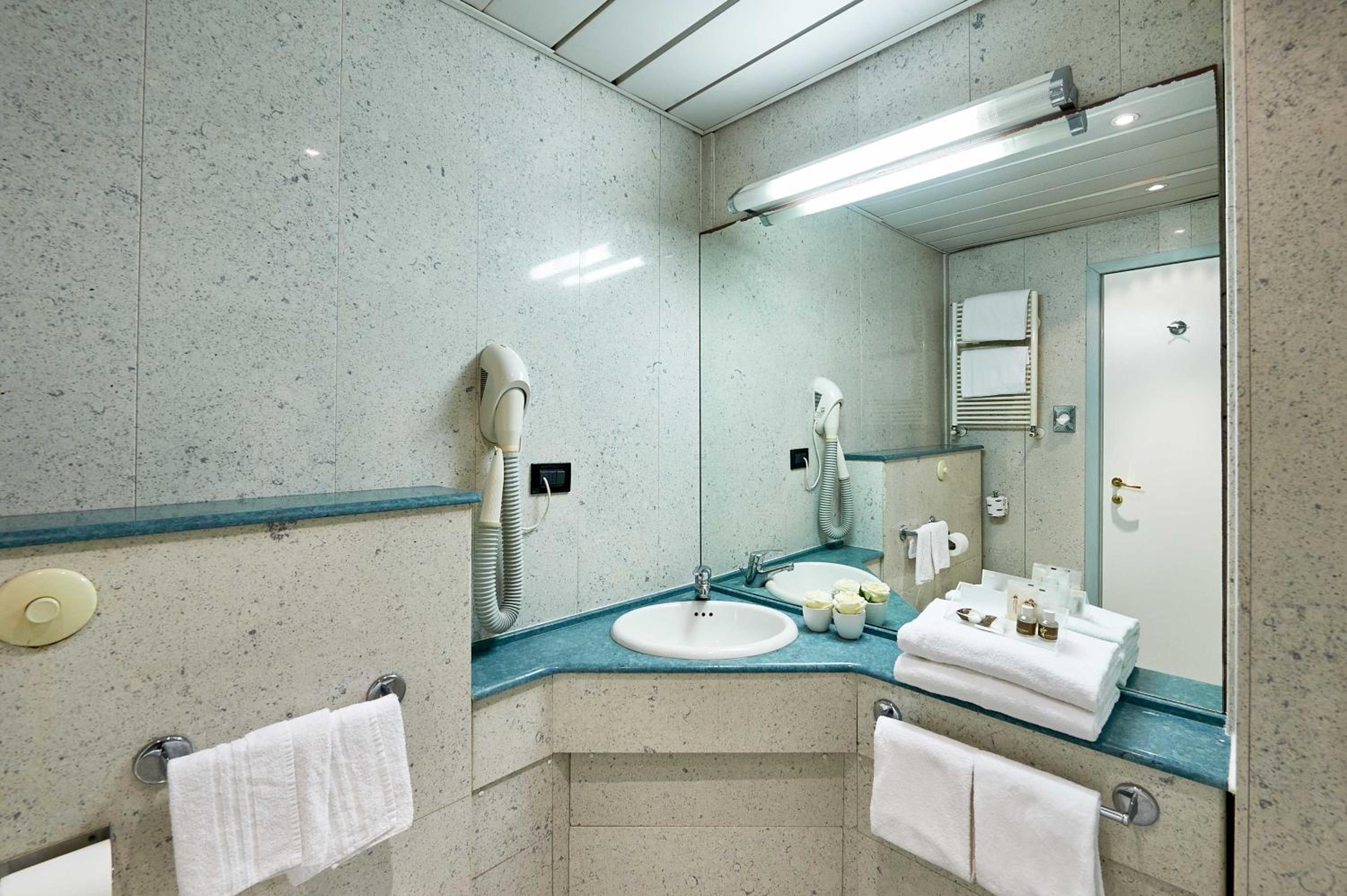Executive Double or Twin Room - Photo 19