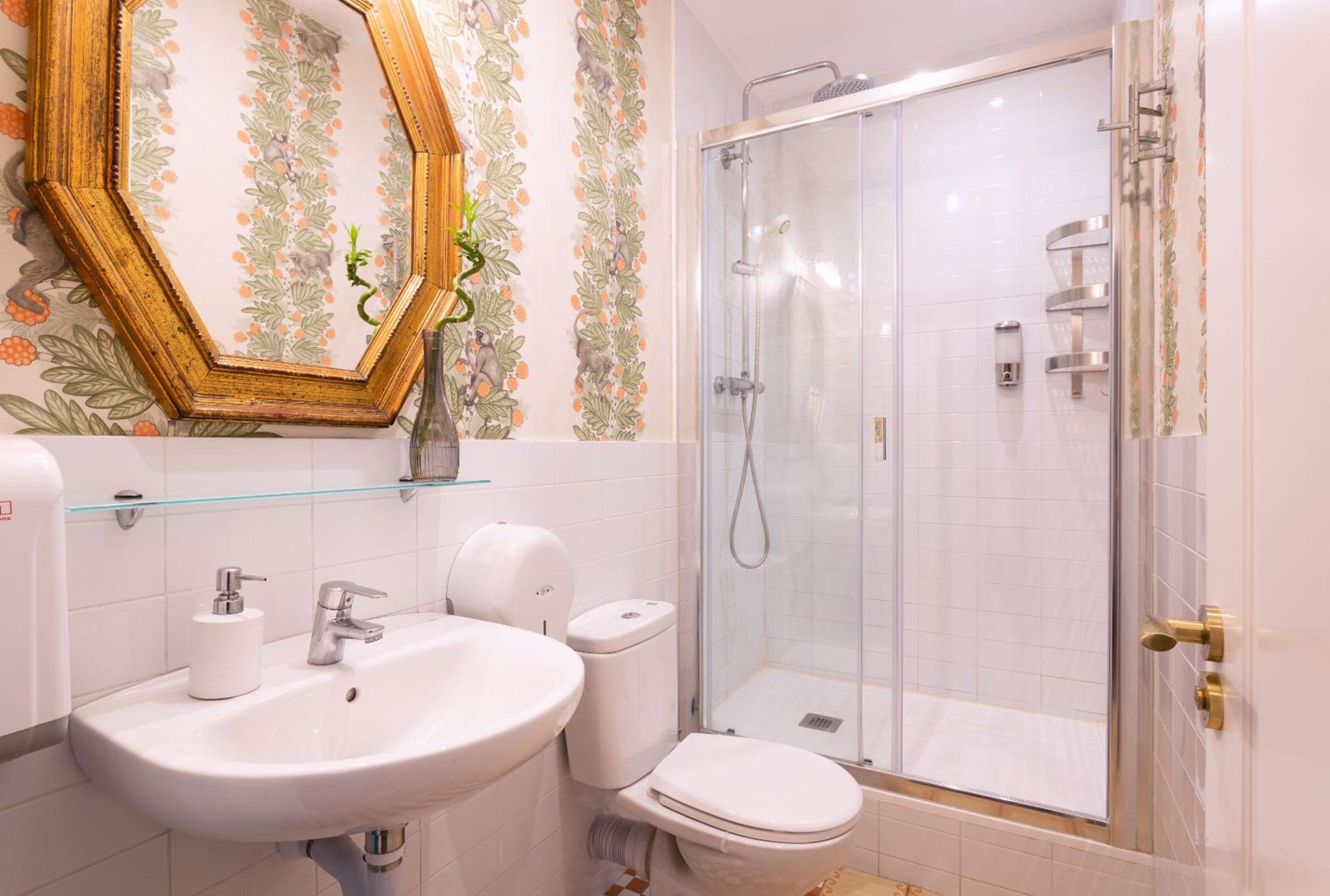 Triple Room with Shared Bathroom photo 3