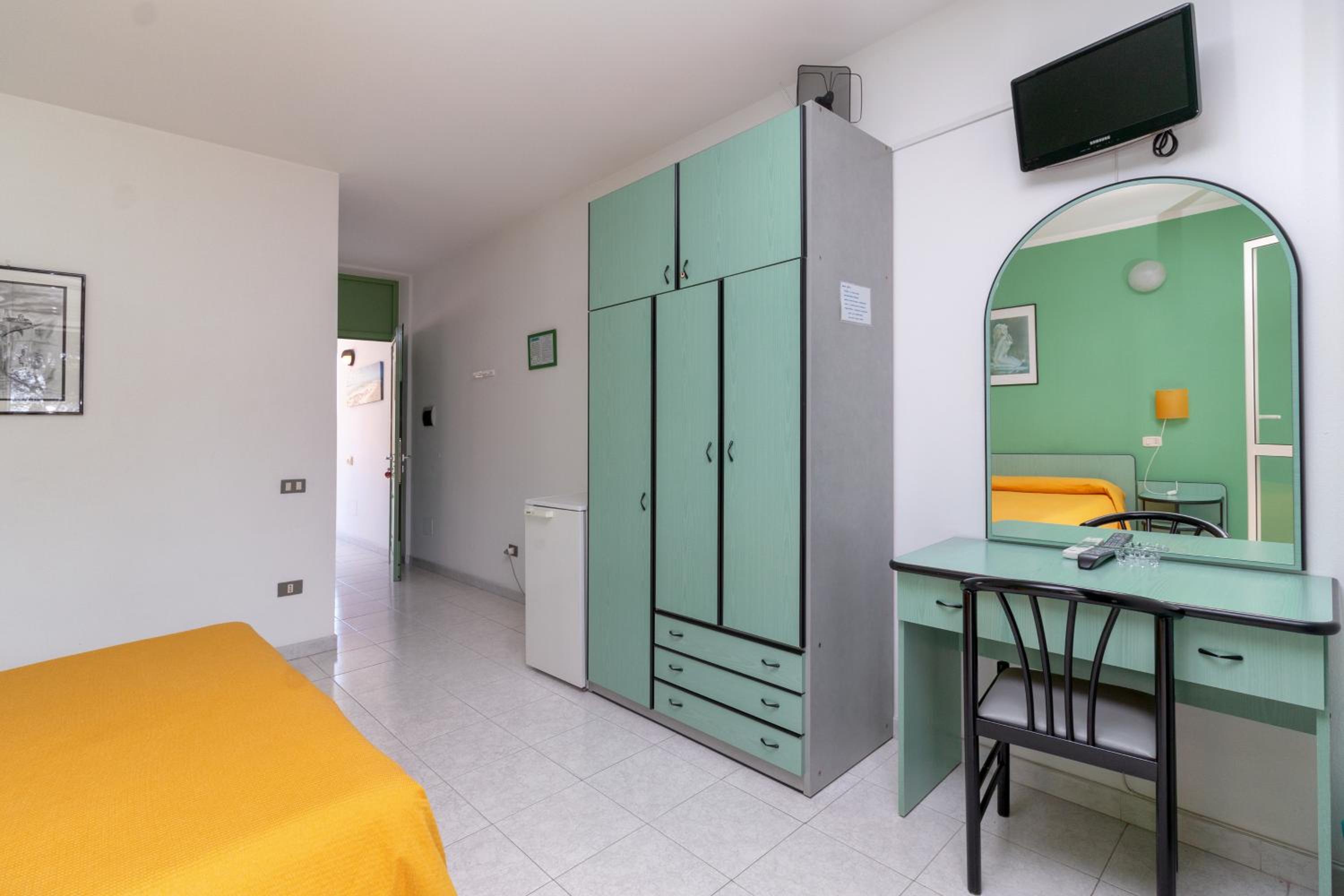 Superior Triple Room photo 3