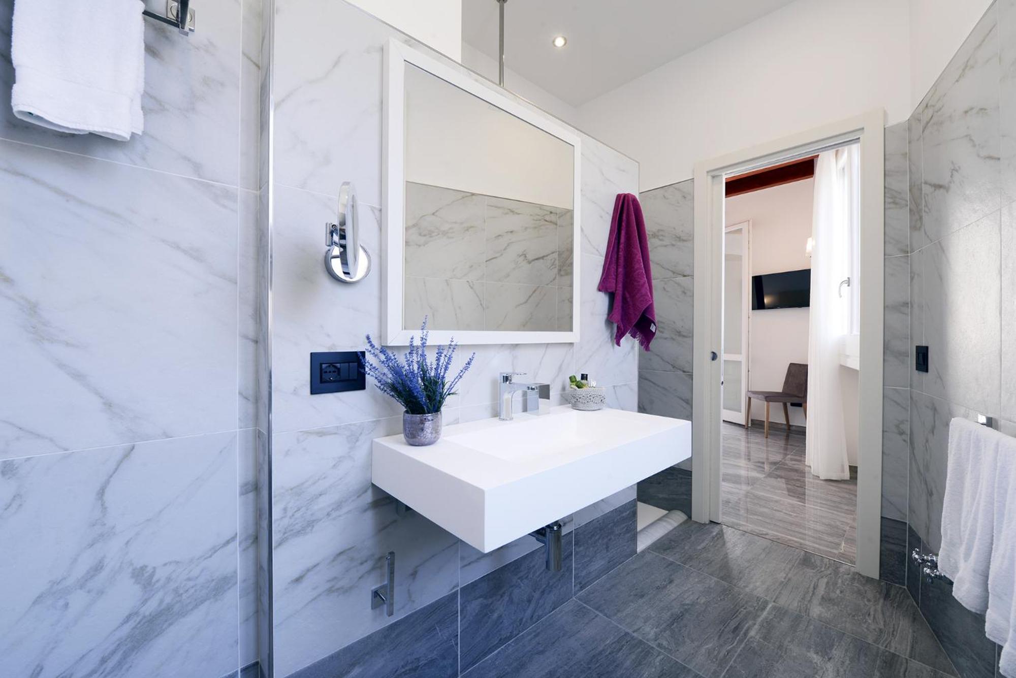 Deluxe Triple Room with Balcony and City View