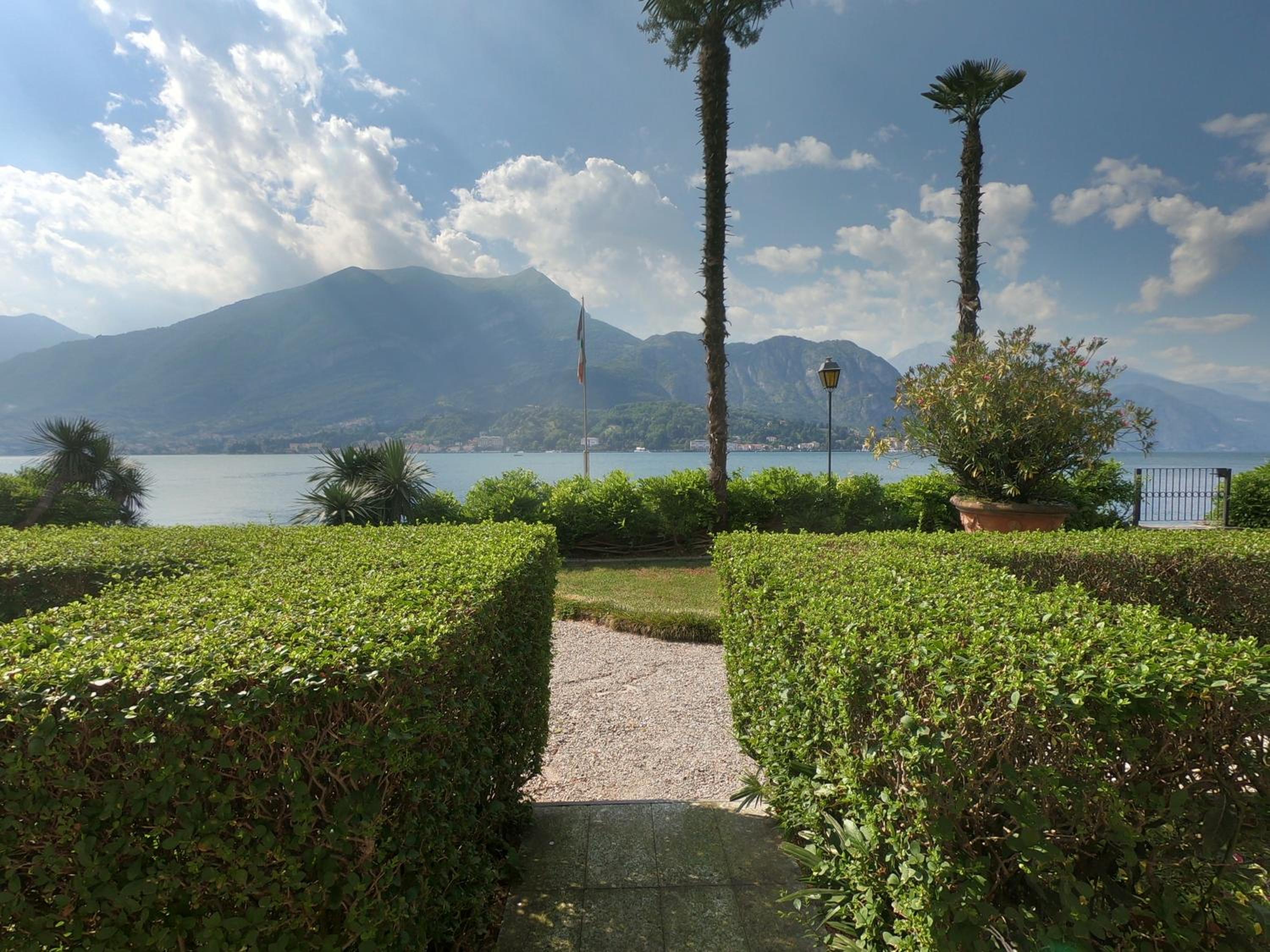 Apartment with Lake View