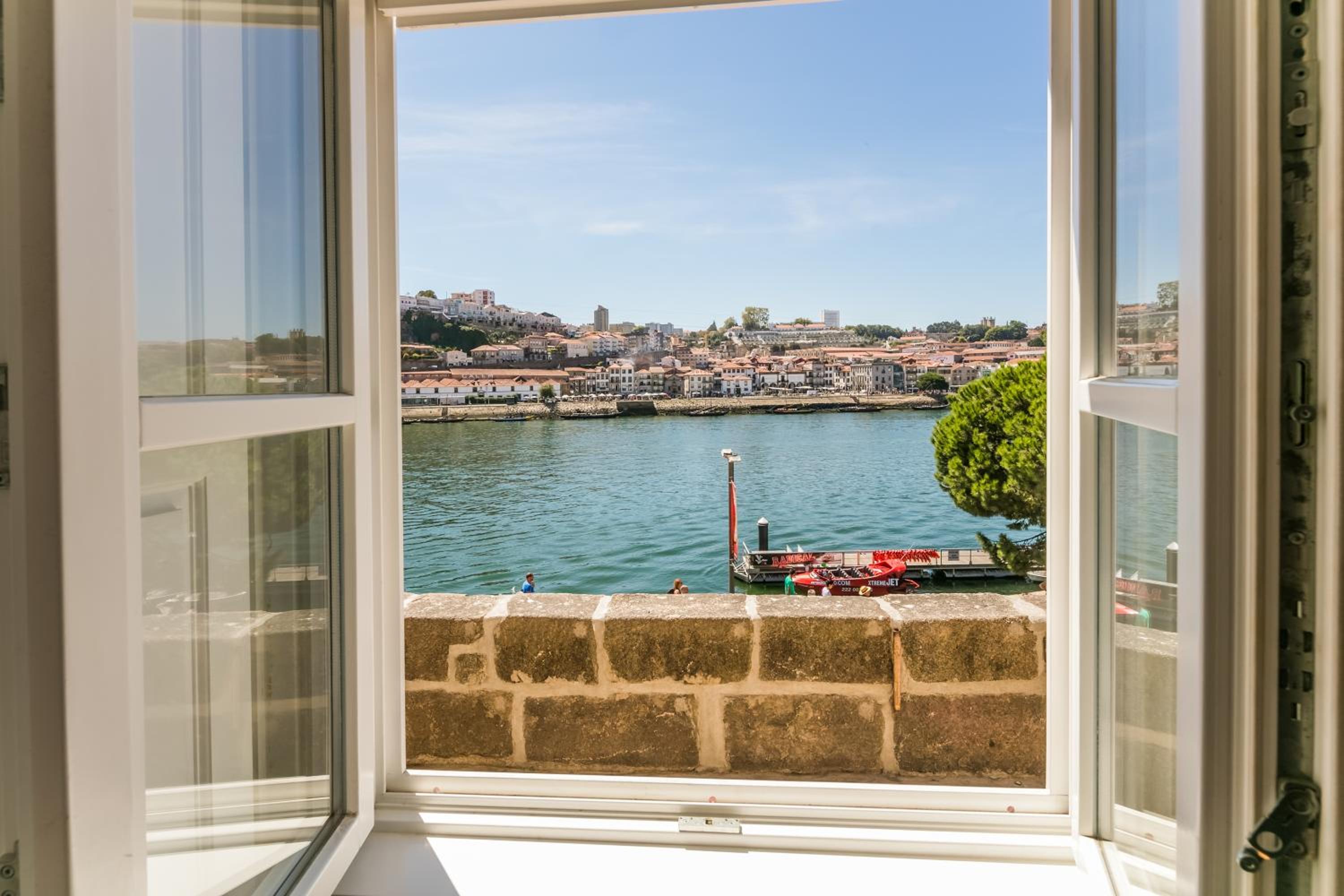 Studio with River View - Adjacent Building