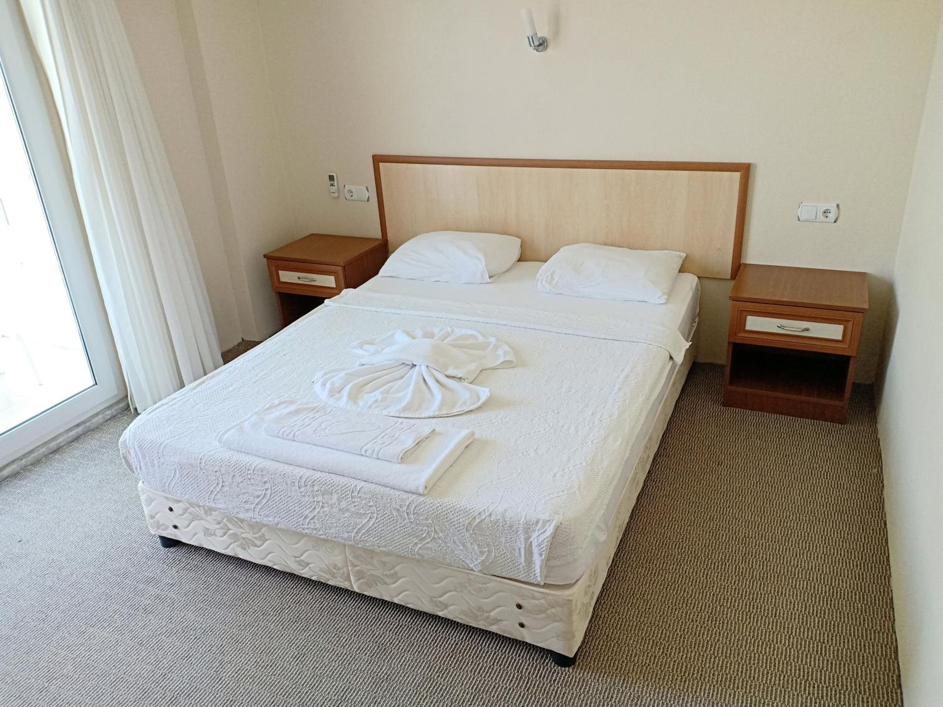 Standard Double or Twin Room (No Kitchen) photo 2