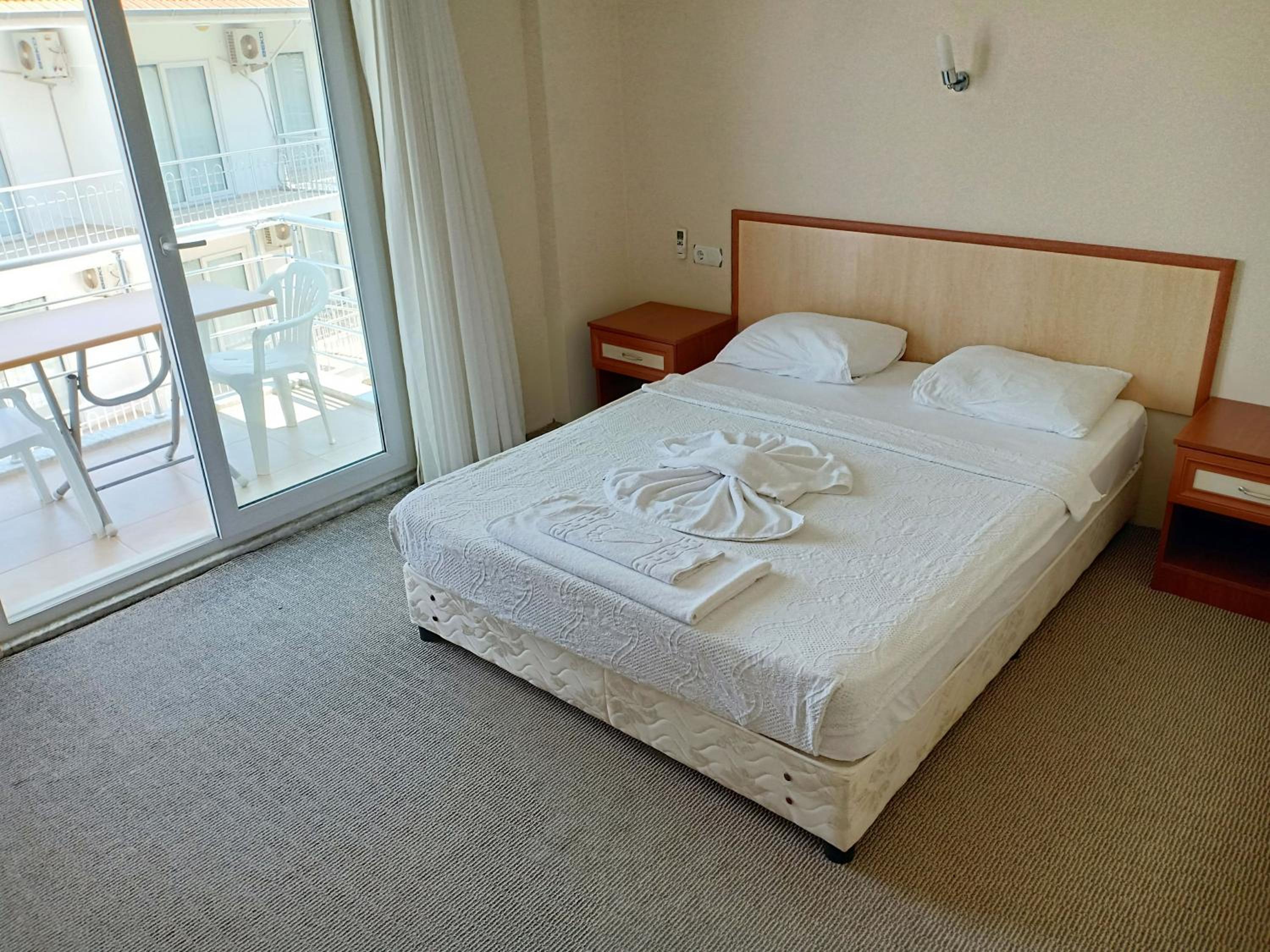 Standard Double or Twin Room (No Kitchen) photo 3