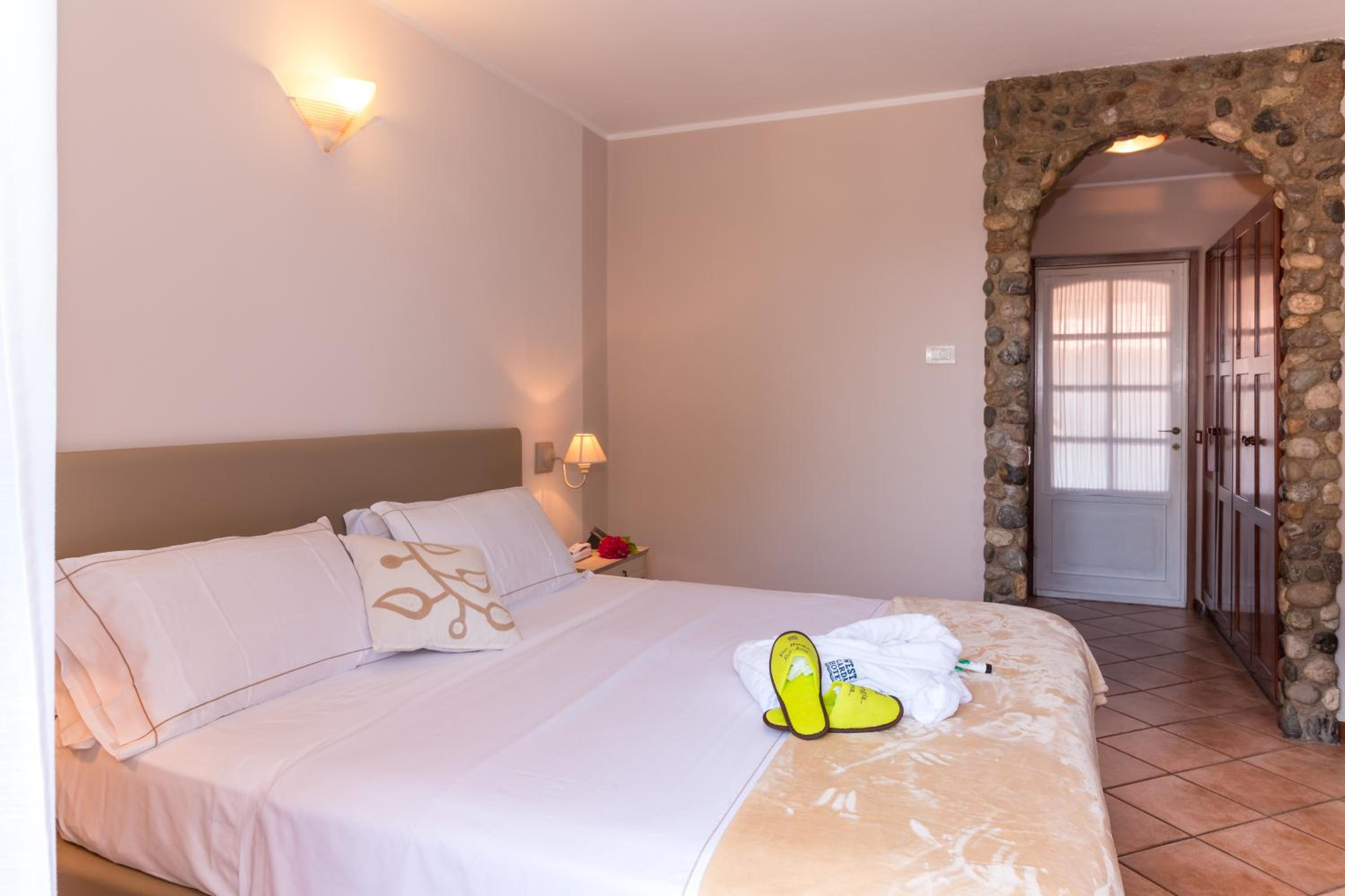 Double or Twin Room - Photo 2