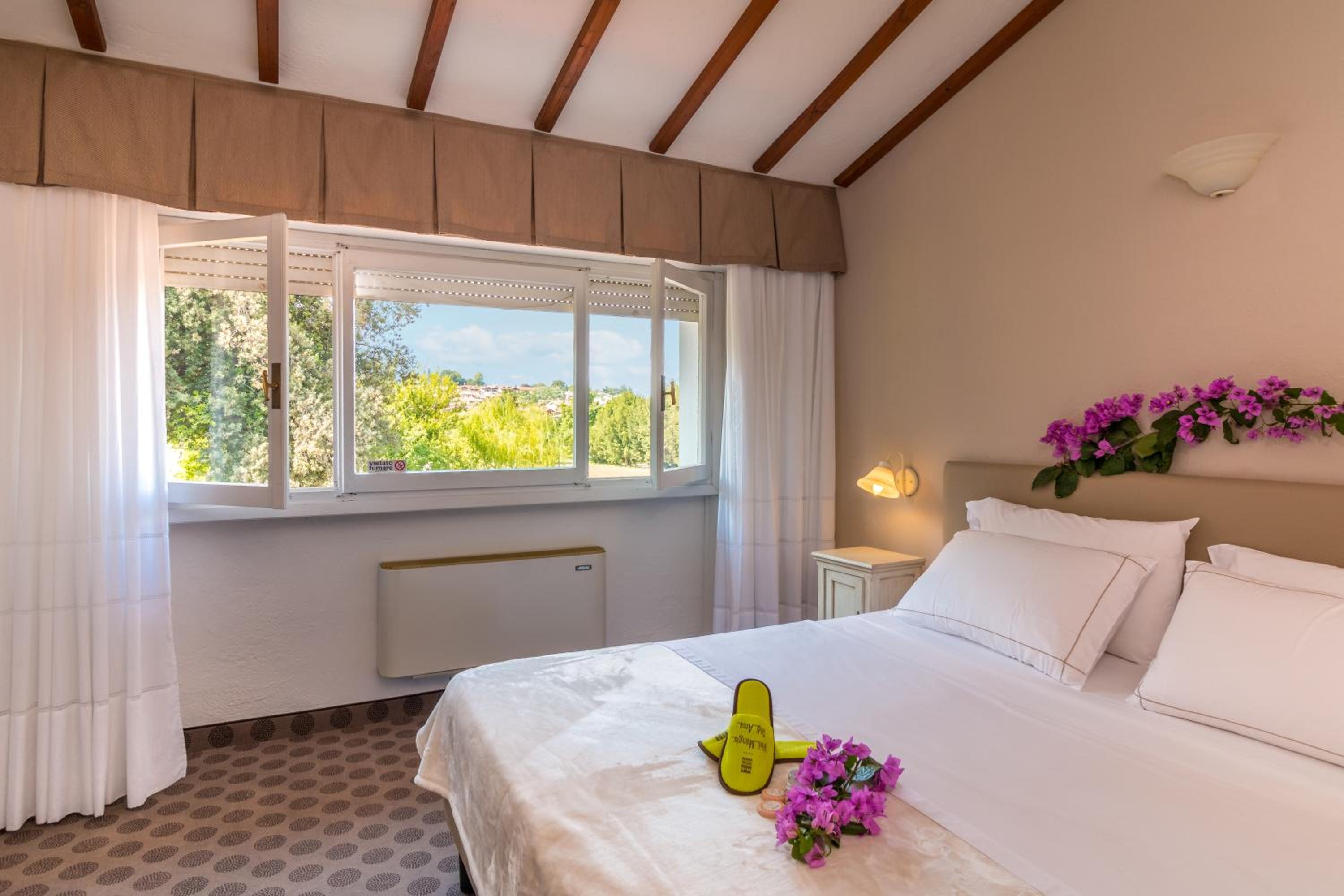 Double or Twin Room - Photo 4