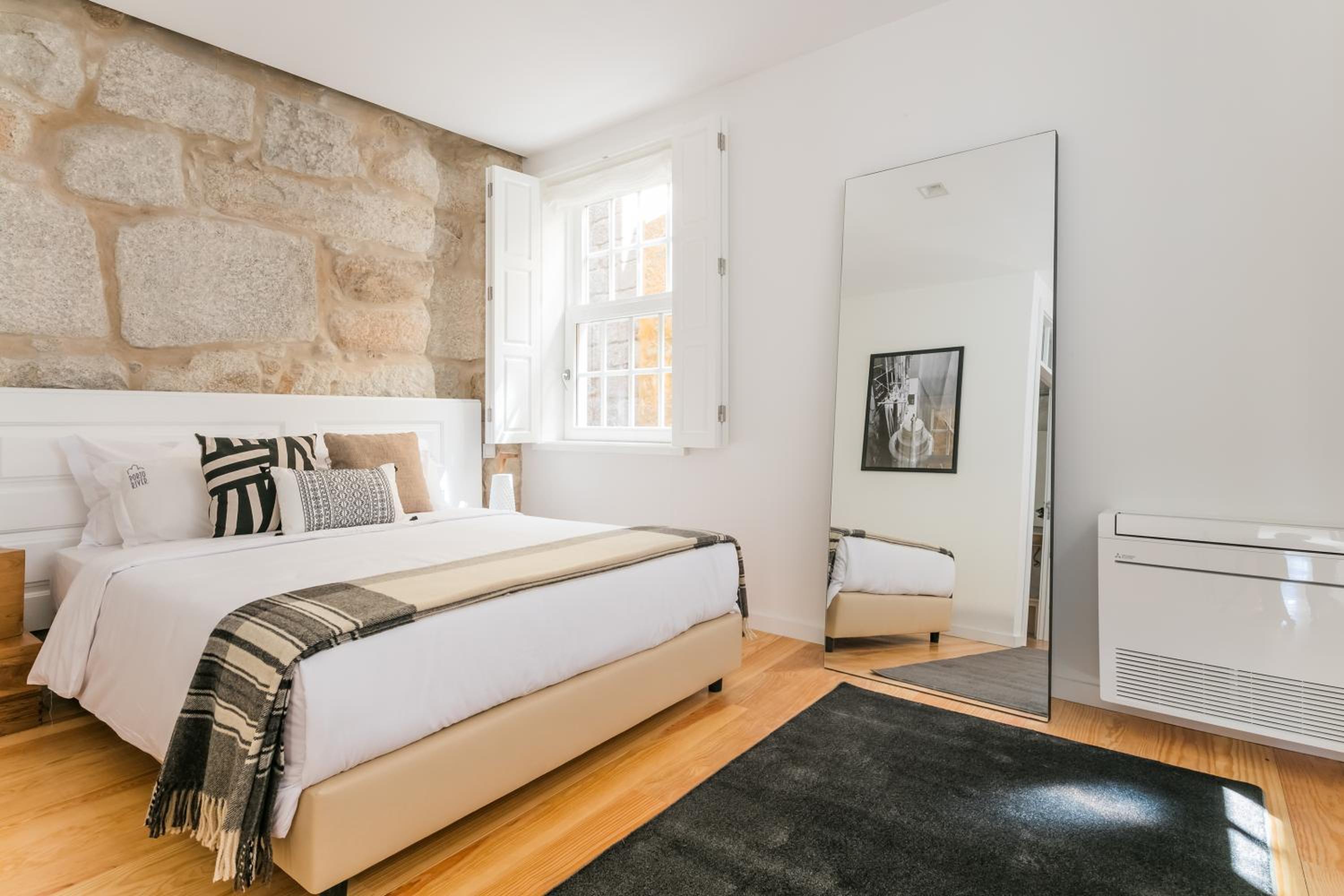Two-Bedroom Apartment with River View - Adjacent Building thumbnail 5