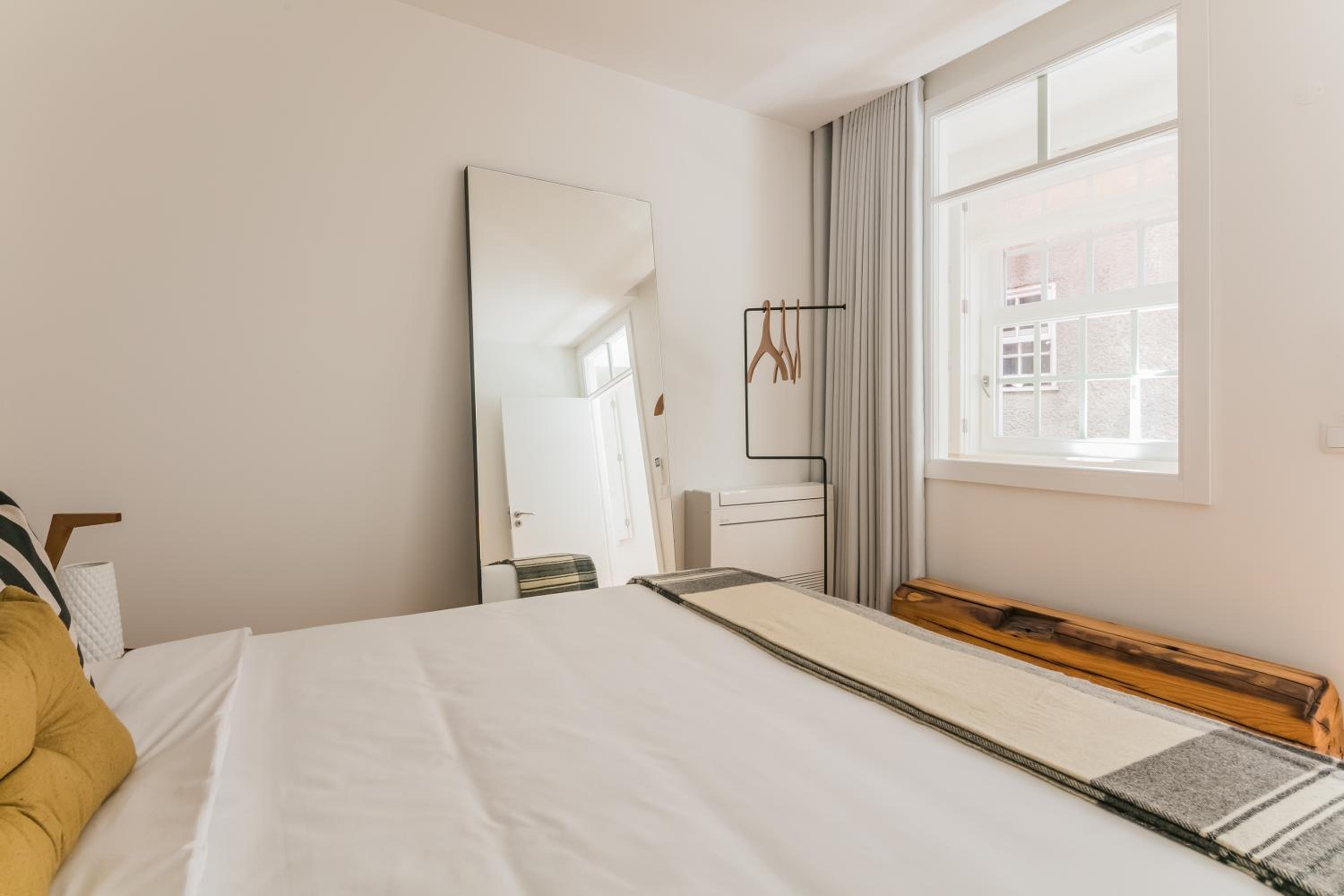 Two-Bedroom Apartment with River View - Adjacent Building thumbnail 5