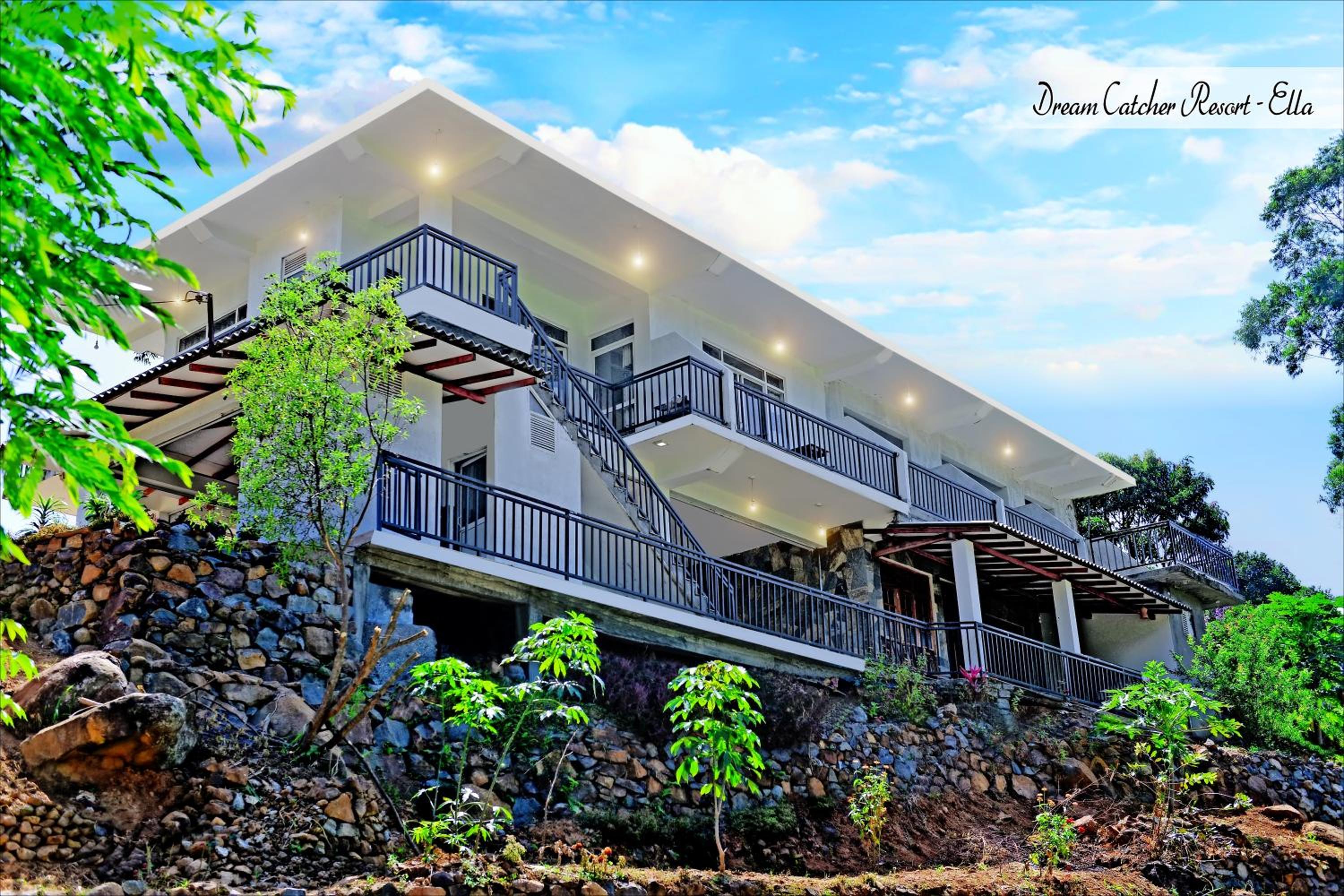 Deluxe Double Room with Balcony photo 2