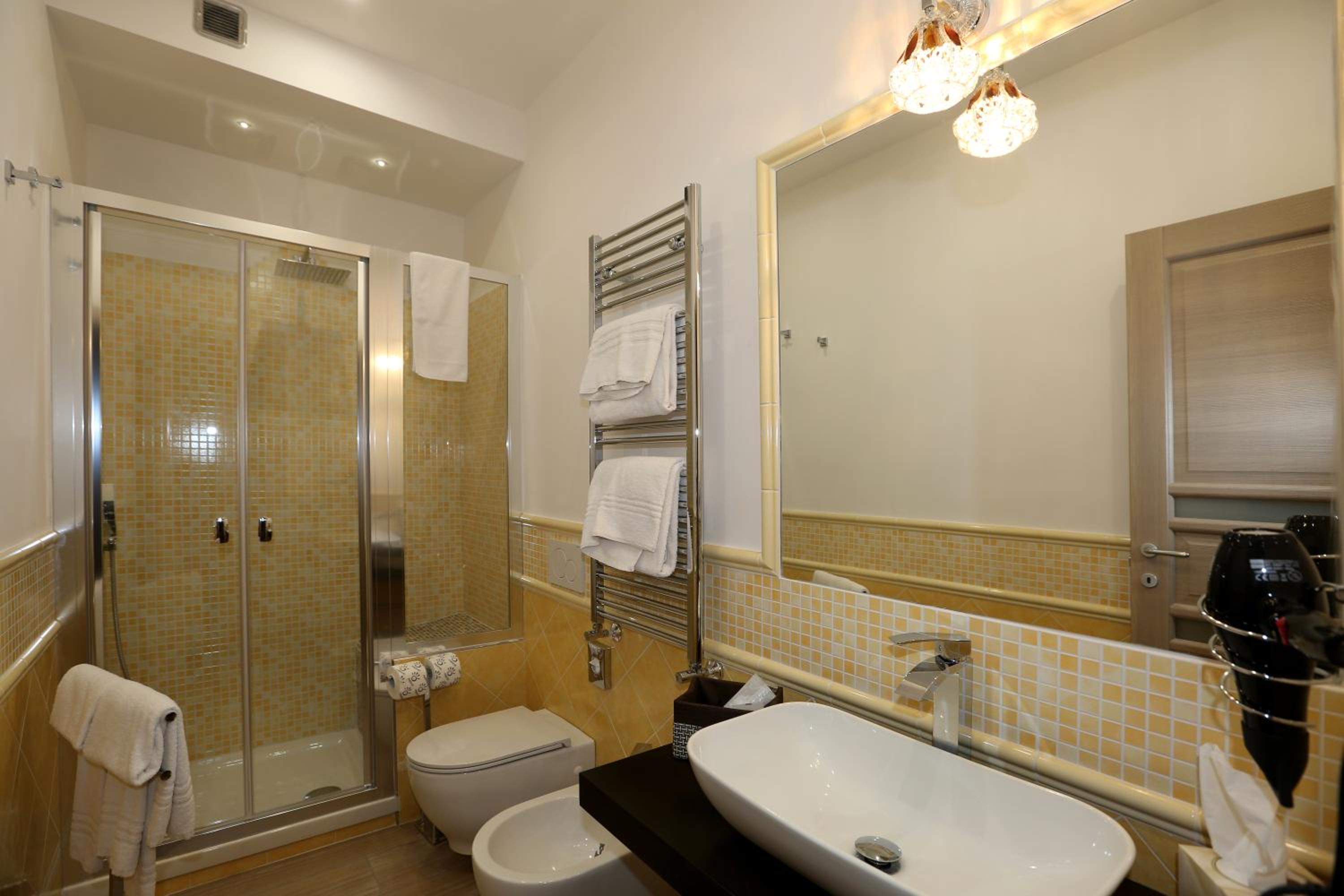 Deluxe Double or Twin Room with Balcony photo 3