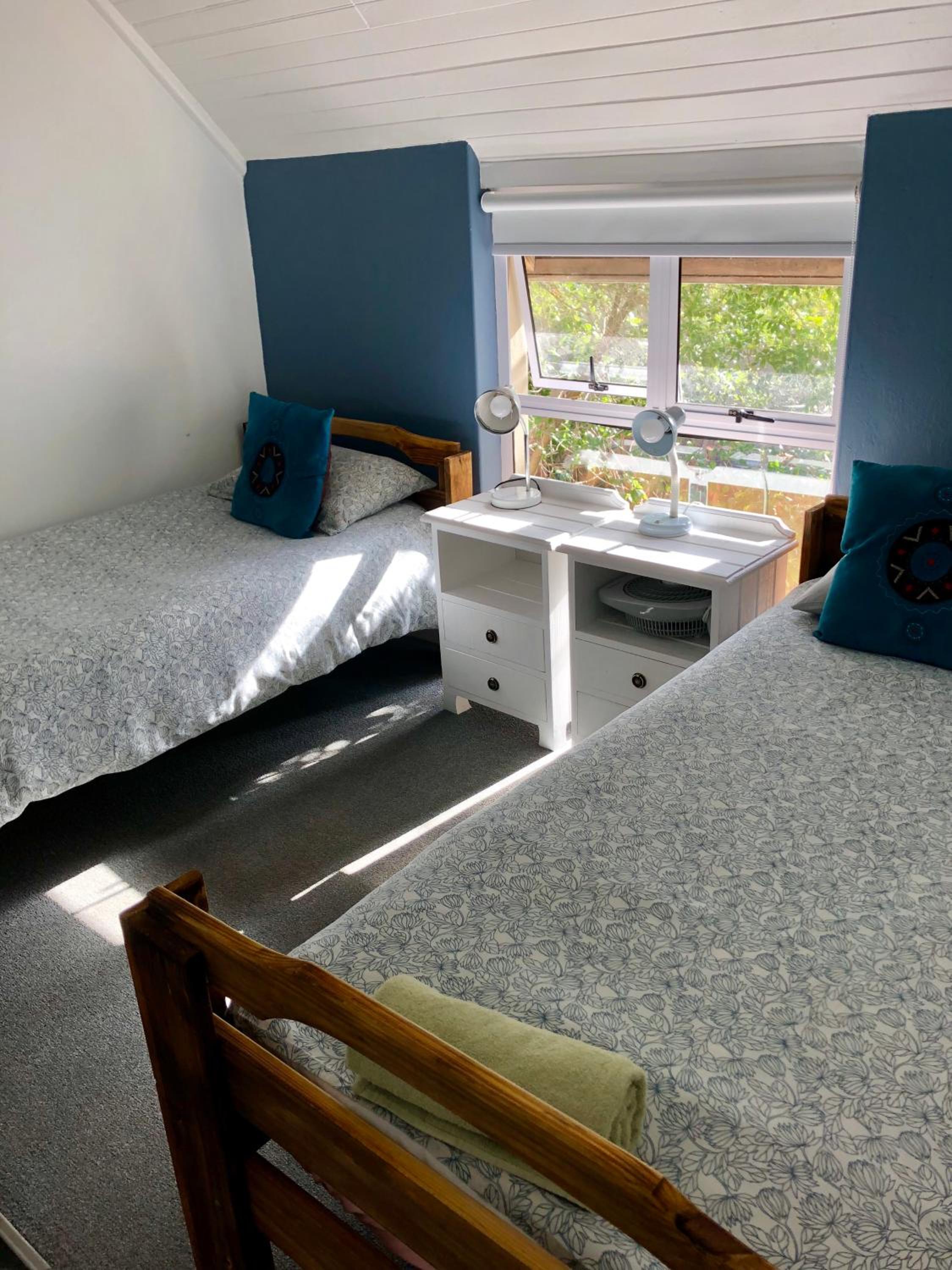Standard Twin Room with Shared Communal Bathrooms photo 3