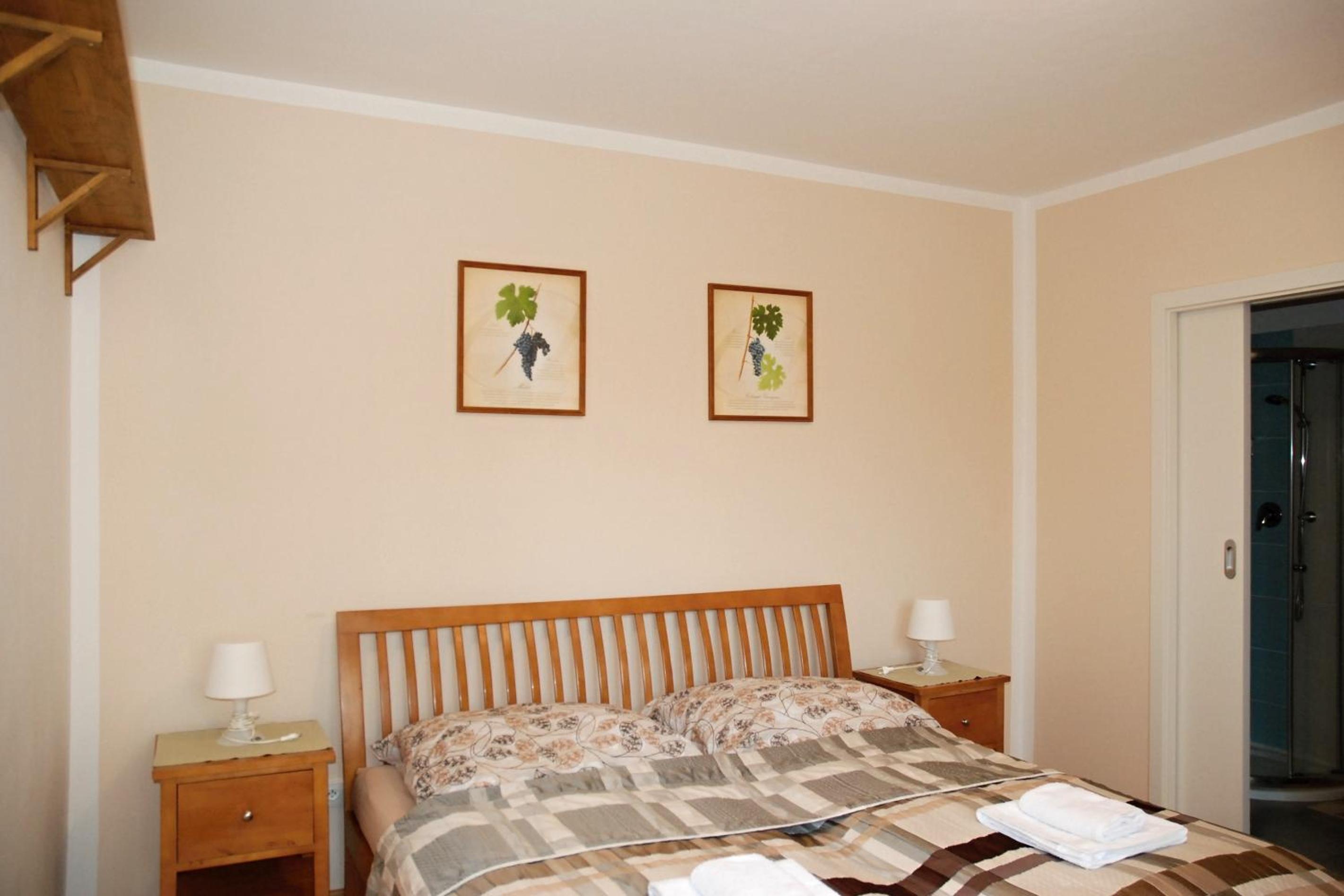 Double Room with Private Bathroom - Photo 6