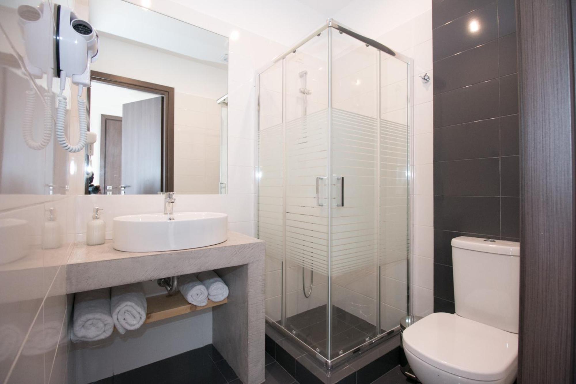 Double or Twin Room with Sea View - Photo 2