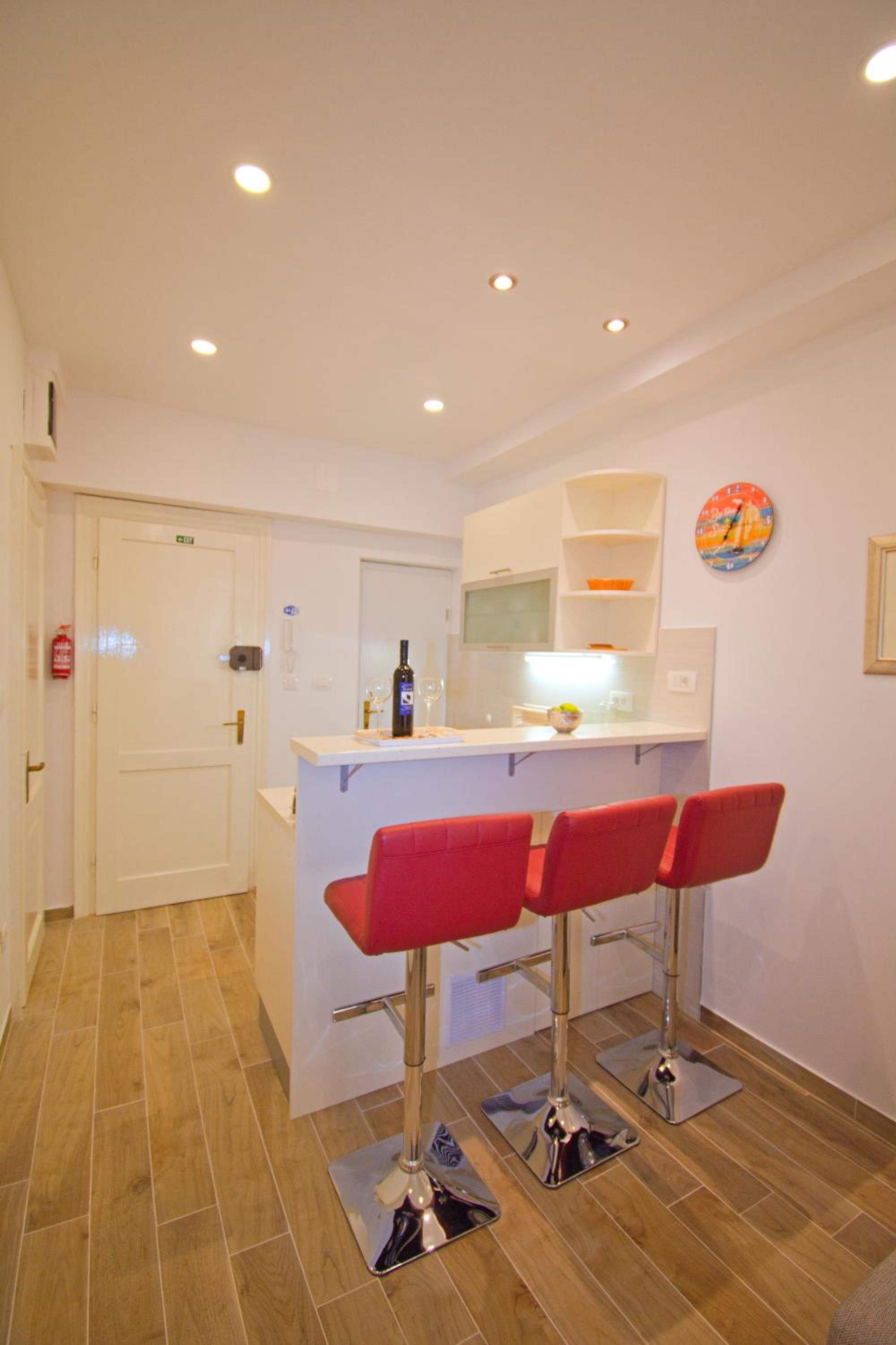 Studio Apartment photo 2