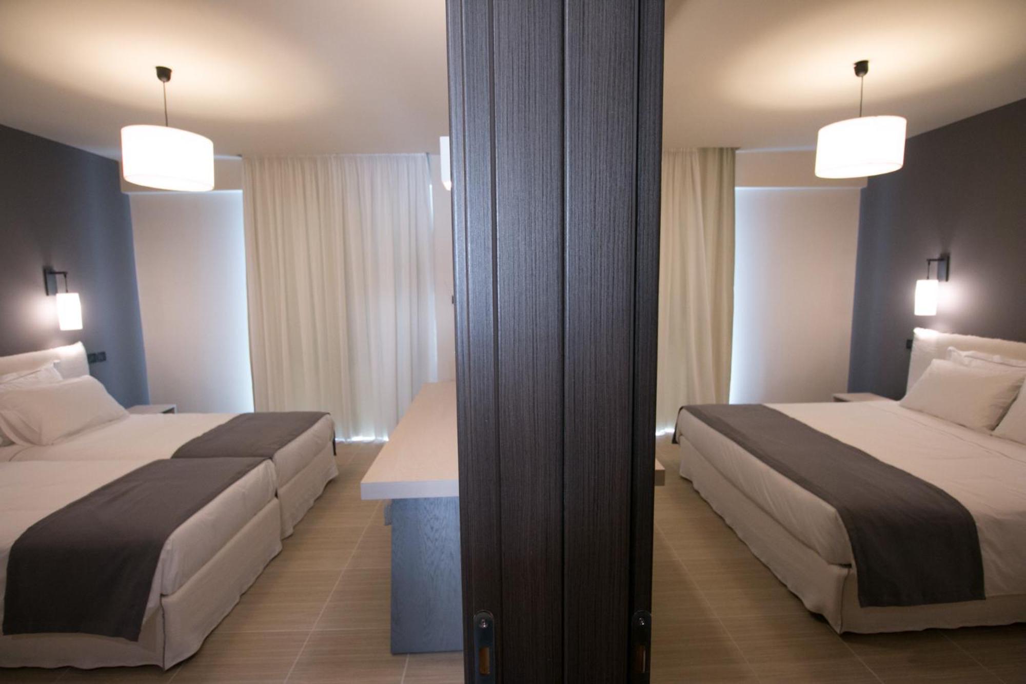 Double or Twin Room with Sea View - Photo 1