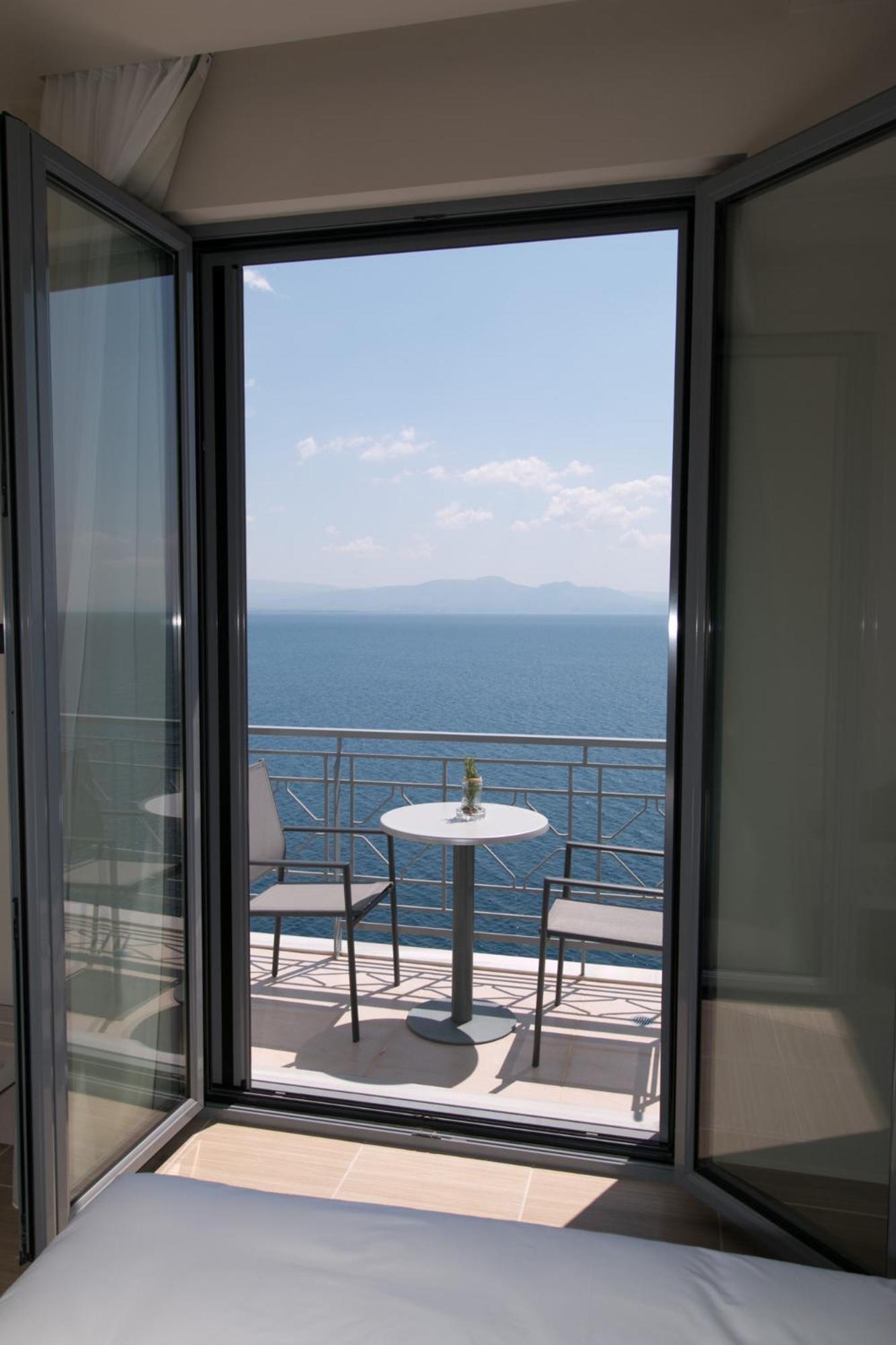 Double or Twin Room with Sea View - Photo 4