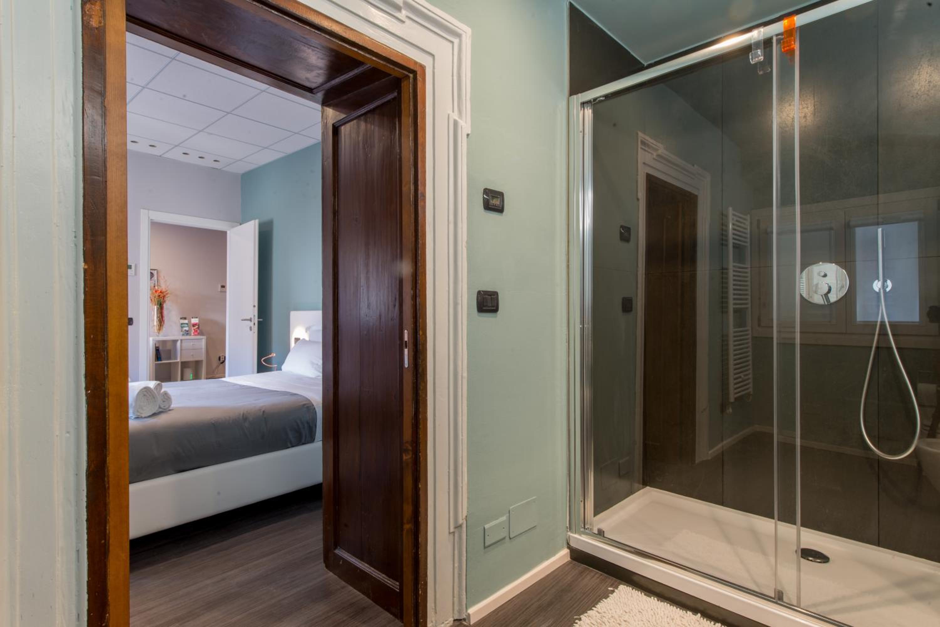 Double Room with Private Bathroom - Photo 3