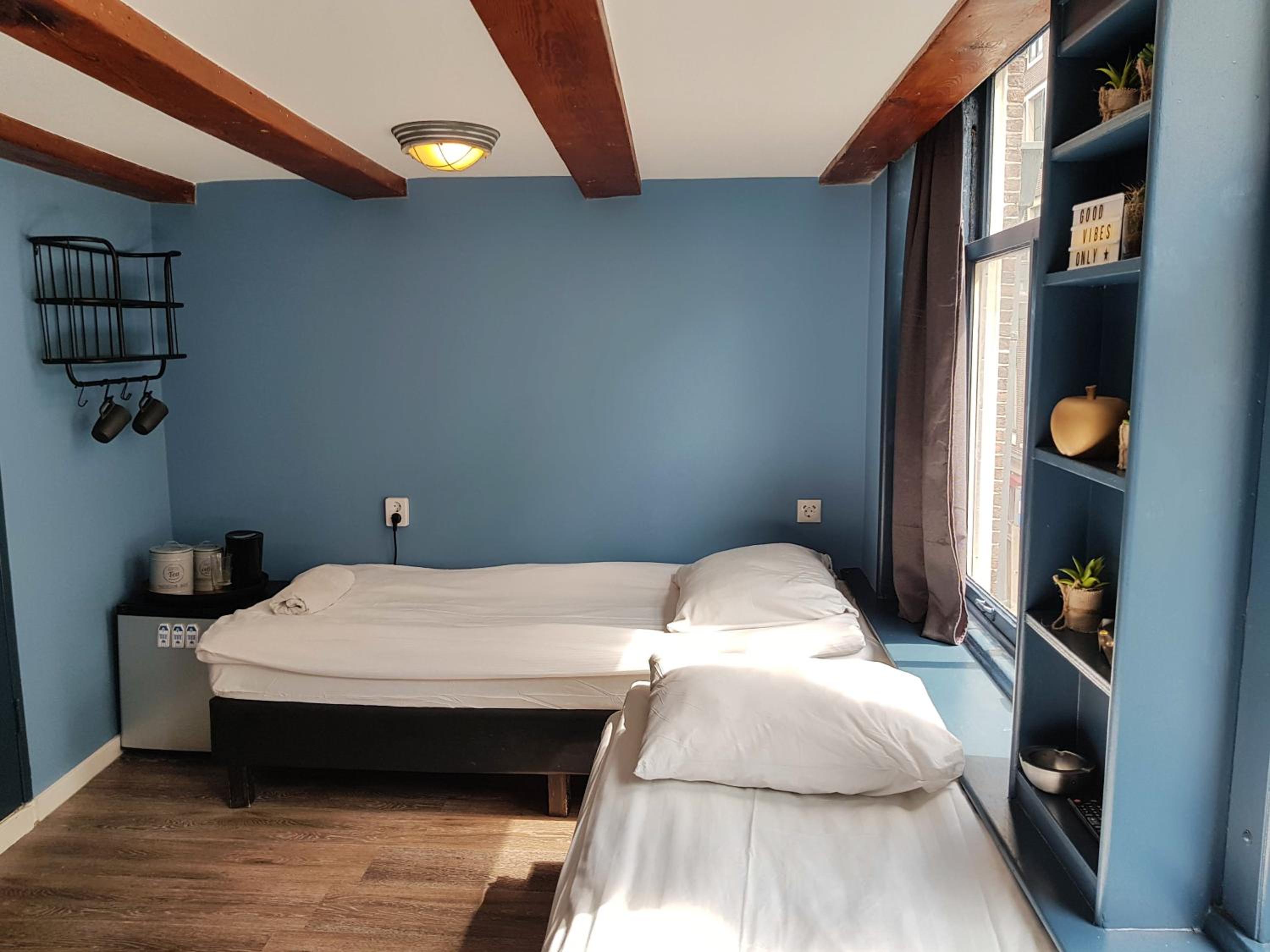Twin Room with Private Bathroom photo 1