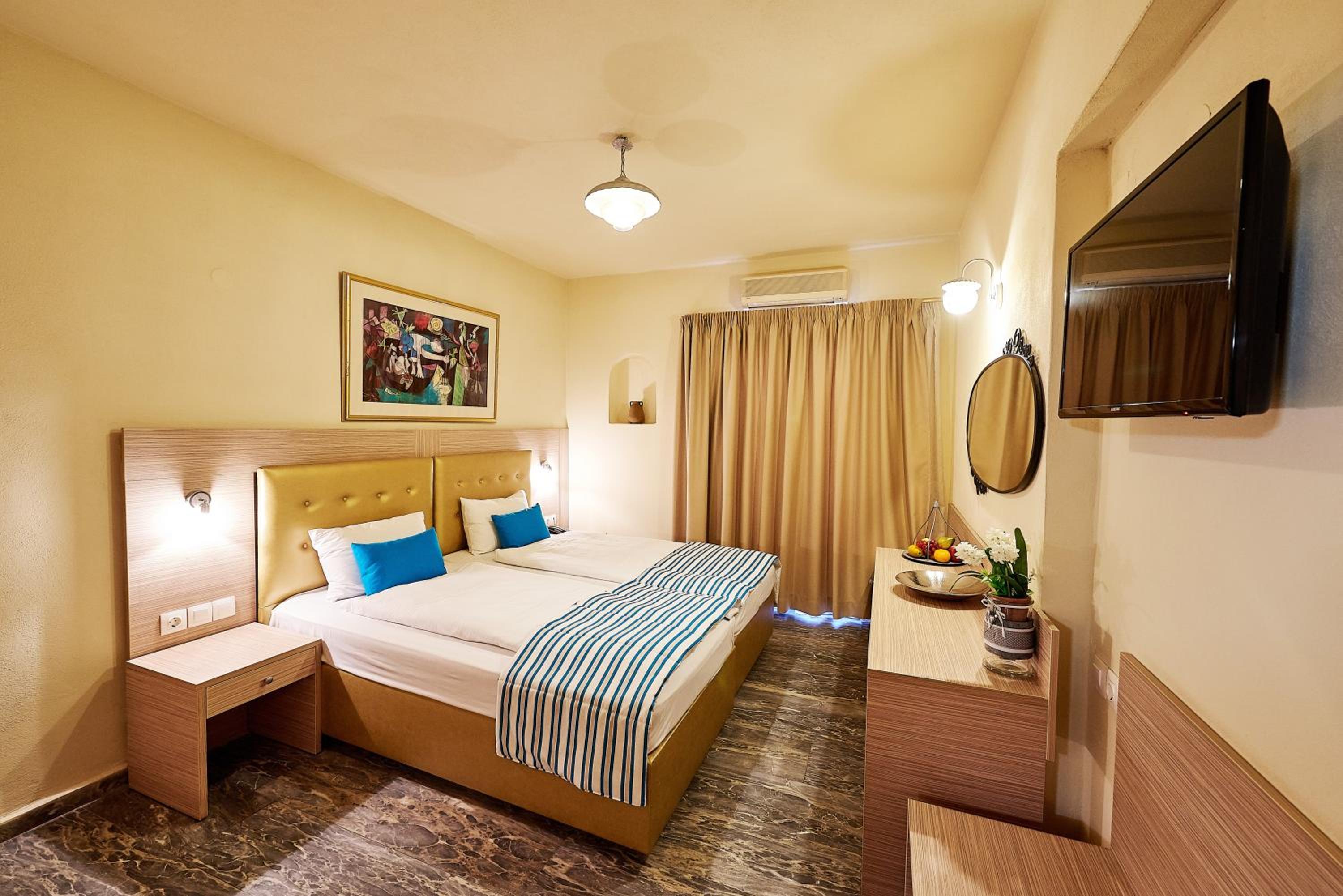 Two-Bedroom Suite (3 People)