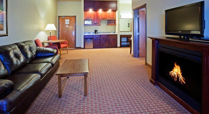 One-Bedroom Superior King Suite - Non-Smoking - Photo 5