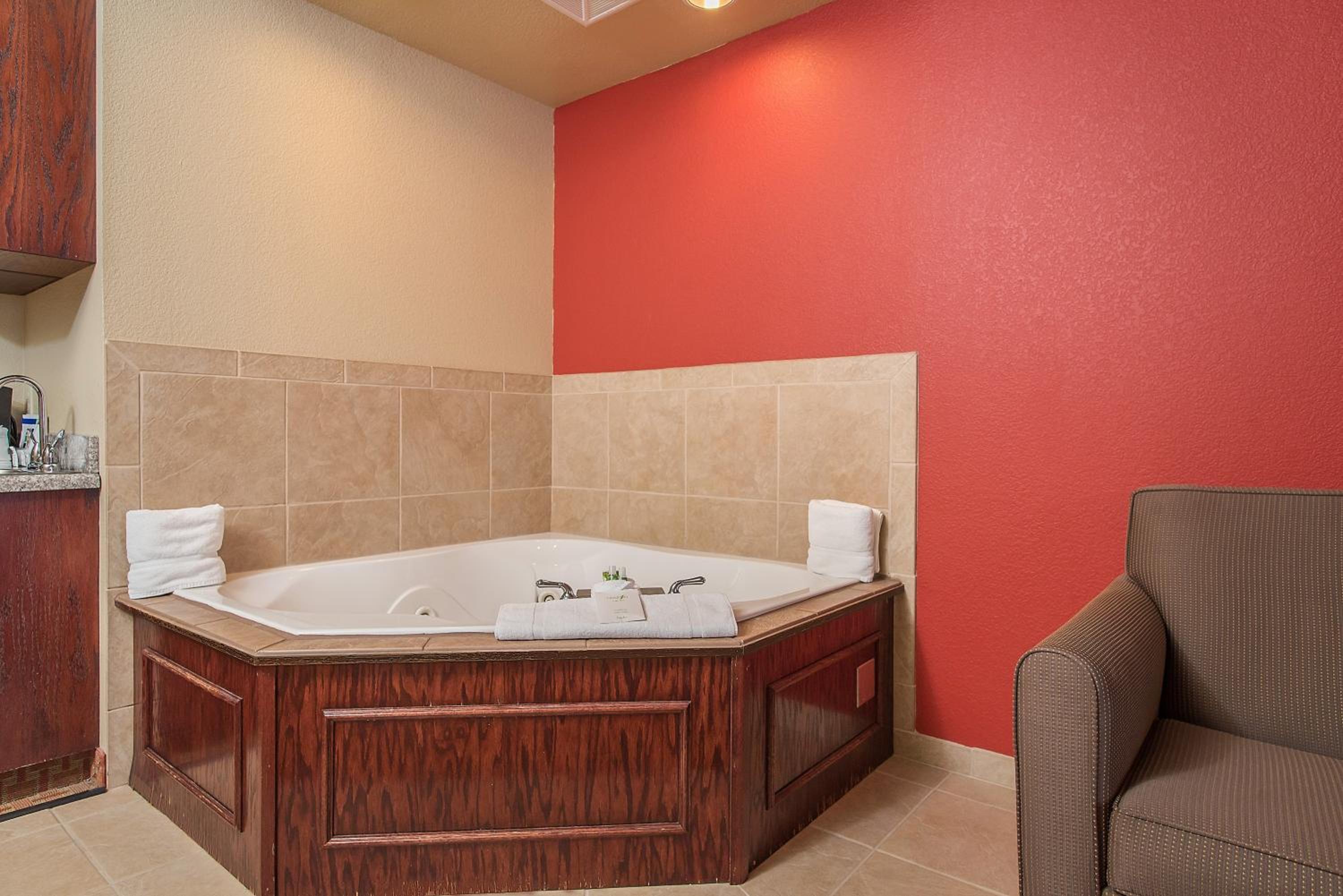 Deluxe King Studio Suite - Non-Smoking - Photo 6