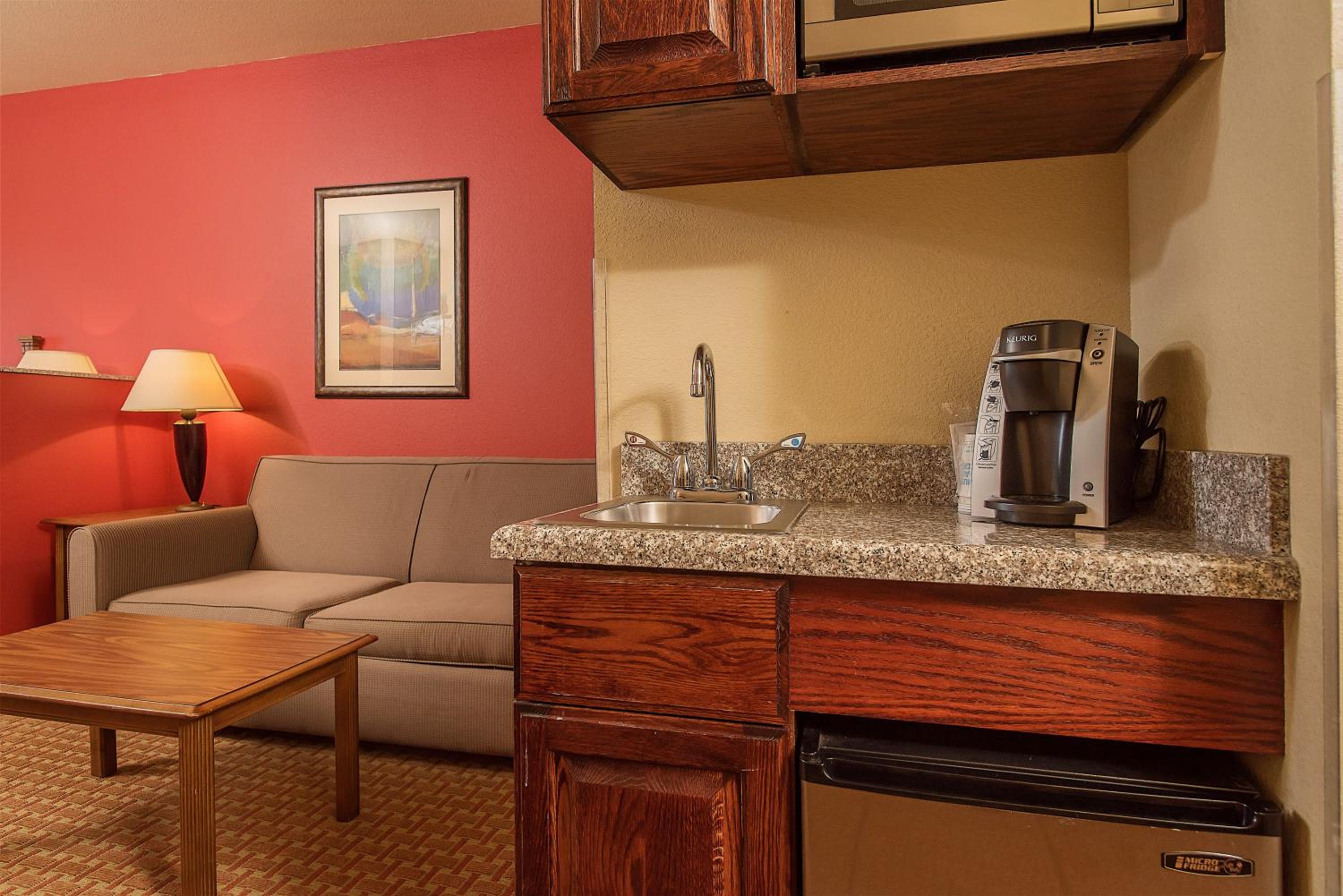 King Studio Suite - Non-Smoking - Photo 6
